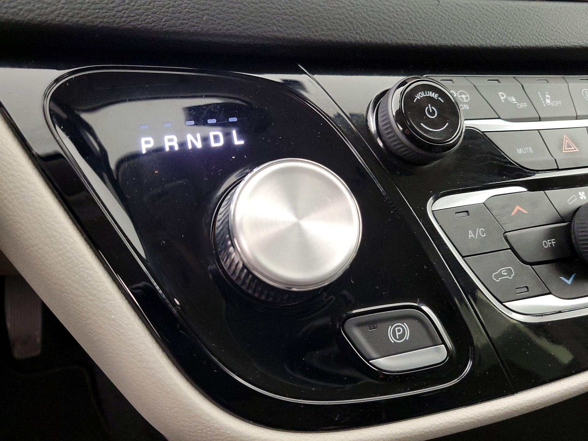 Thumbnail: 2023 Chrysler Pacifica - 17