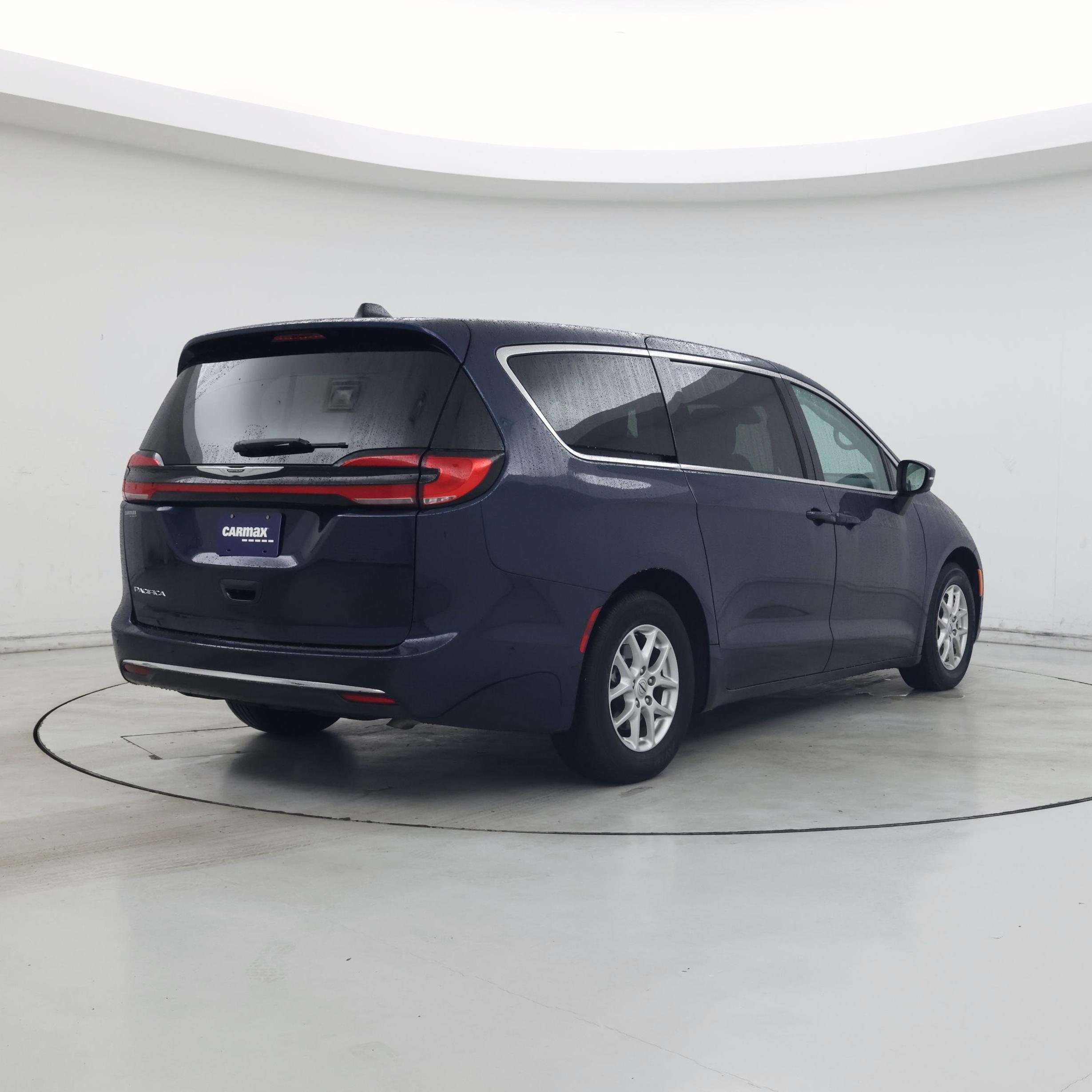 Thumbnail: 2023 Chrysler Pacifica - 8