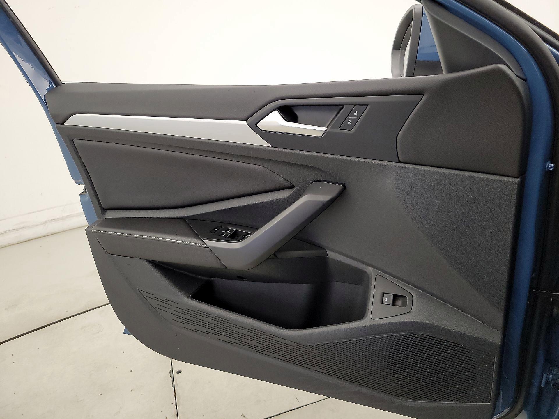 Thumbnail: 2025 Volkswagen Jetta - 12