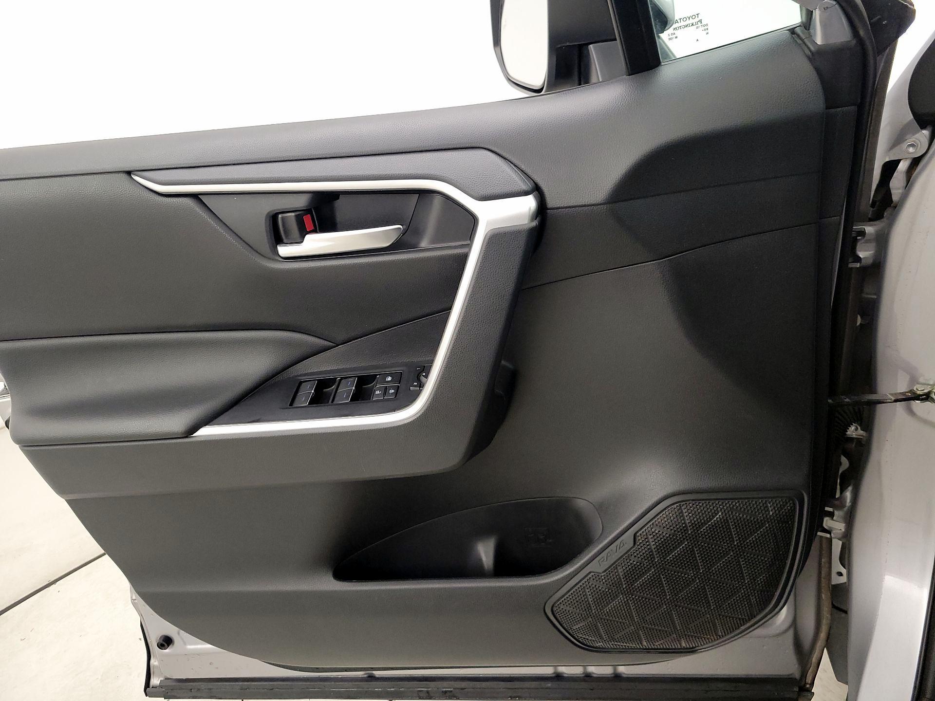 Thumbnail: 2022 Toyota RAV4 - 12