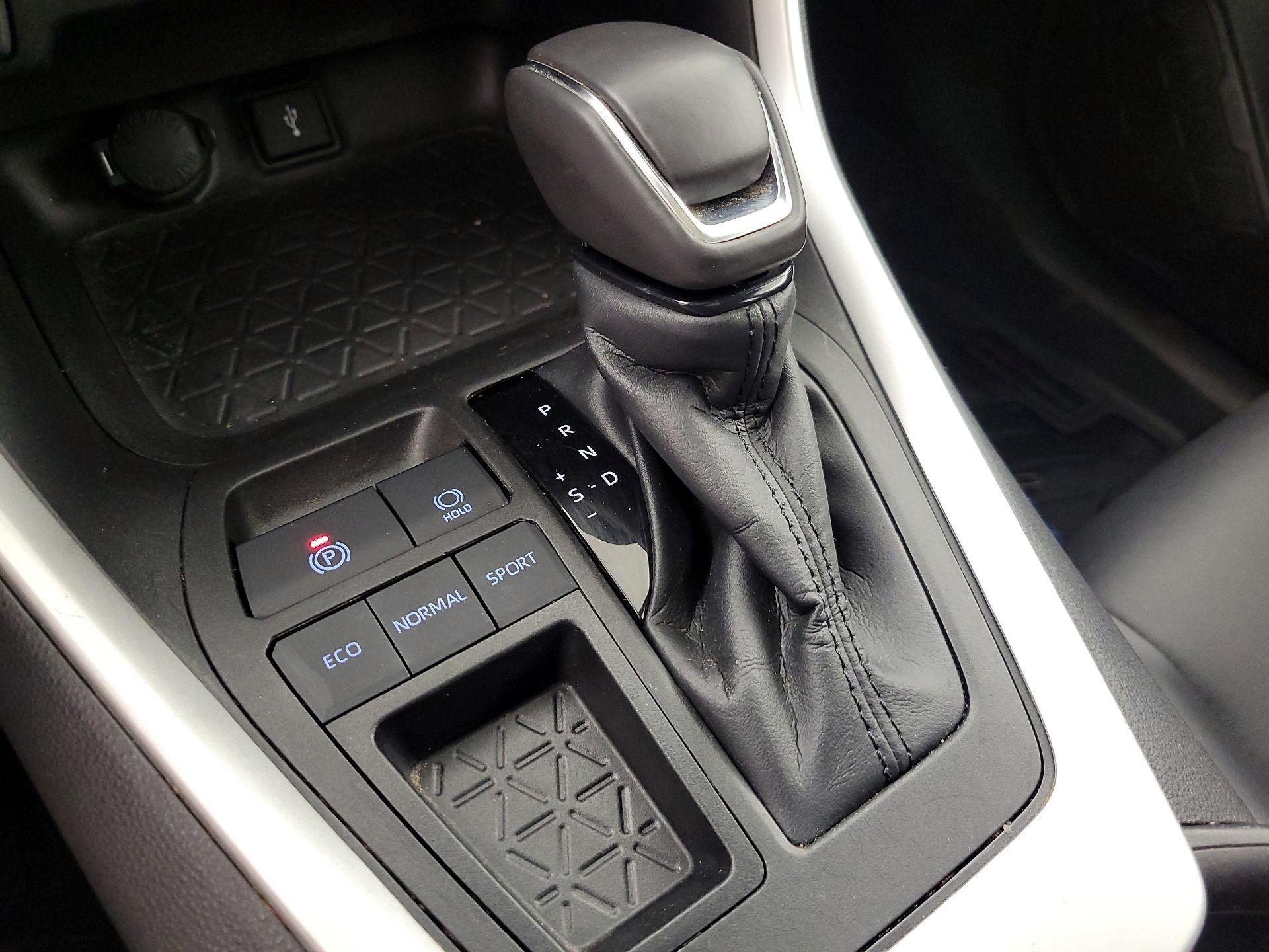 Thumbnail: 2022 Toyota RAV4 - 18