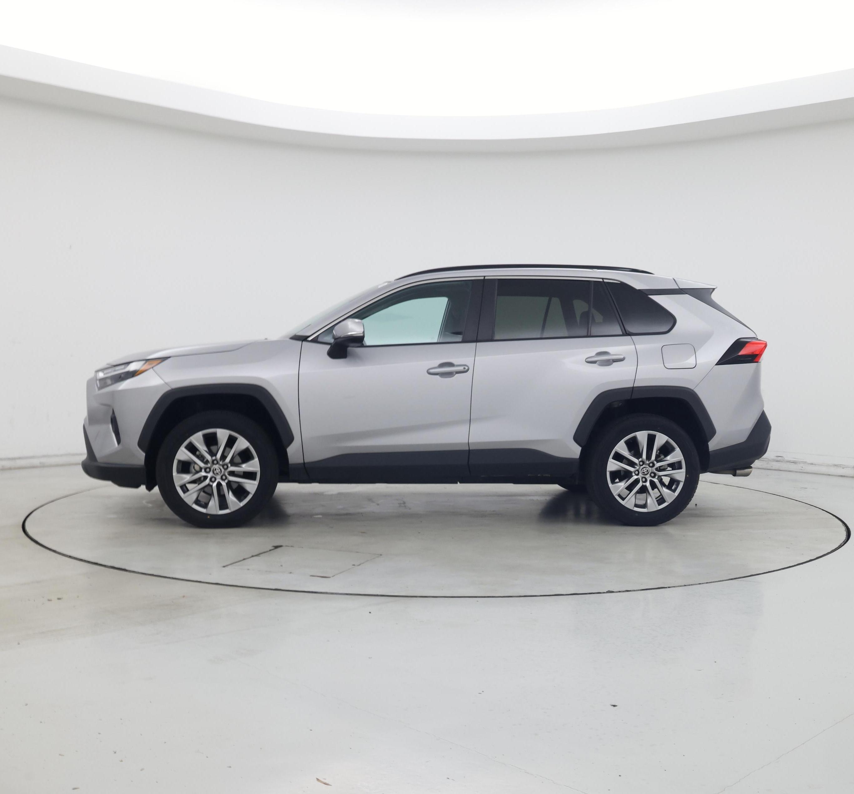 Thumbnail: 2022 Toyota RAV4 - 3