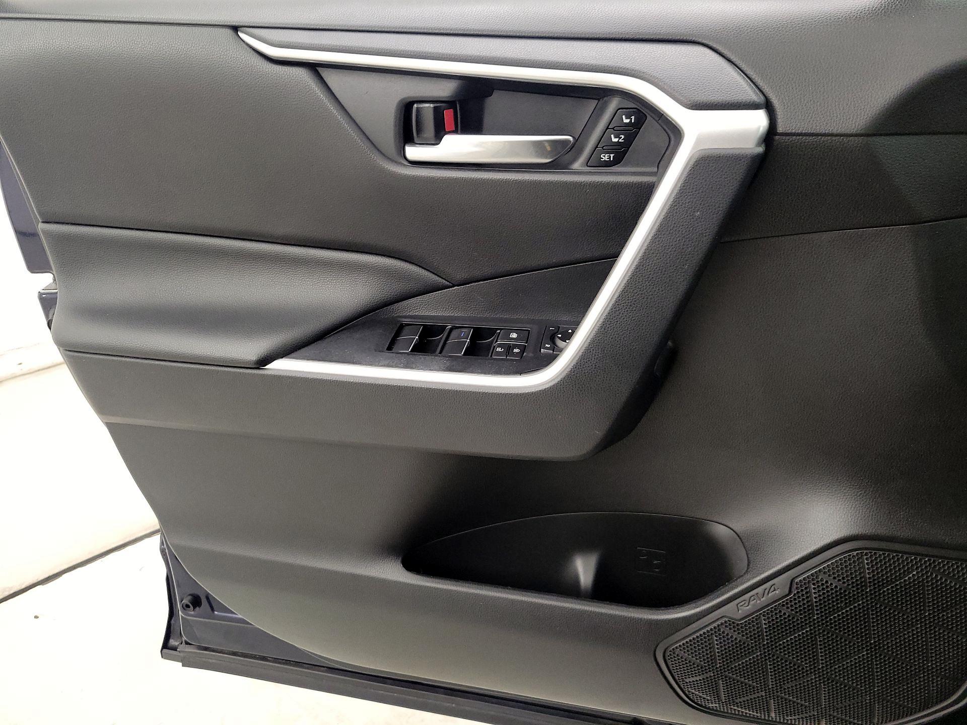 Thumbnail: 2021 Toyota RAV4 - 12