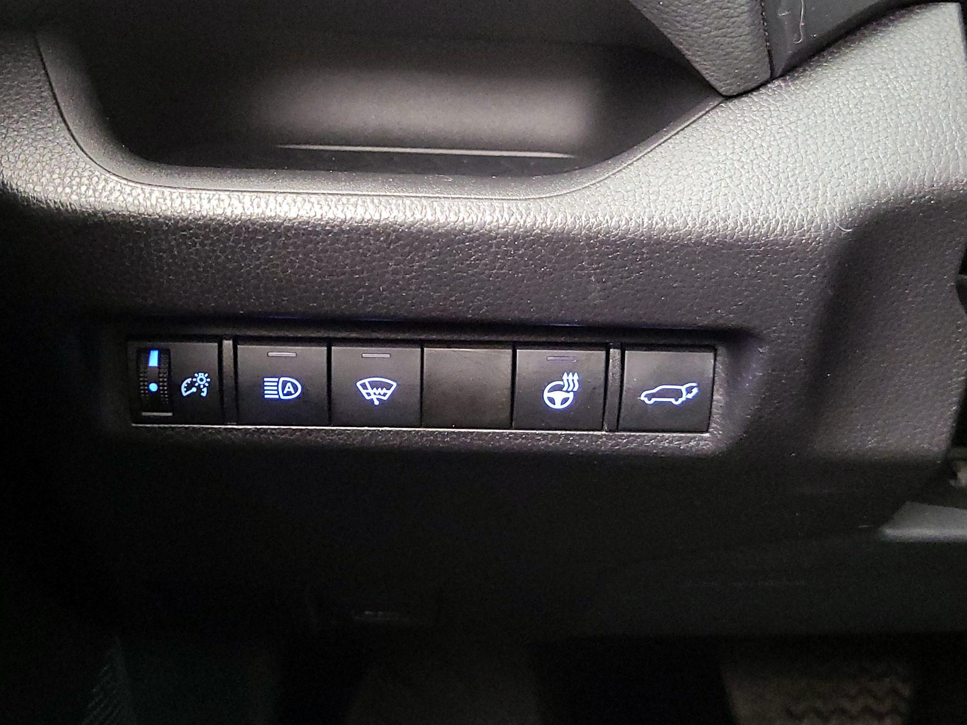 Thumbnail: 2021 Toyota RAV4 - 13