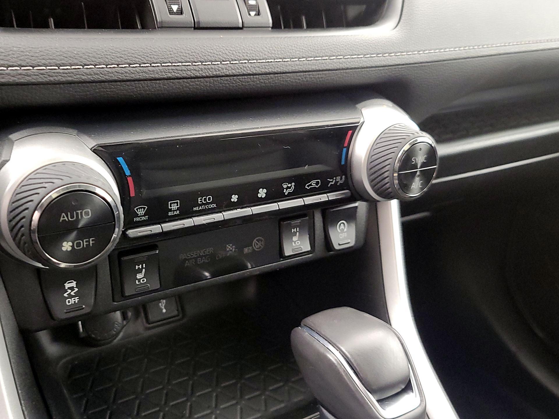 Thumbnail: 2021 Toyota RAV4 - 16