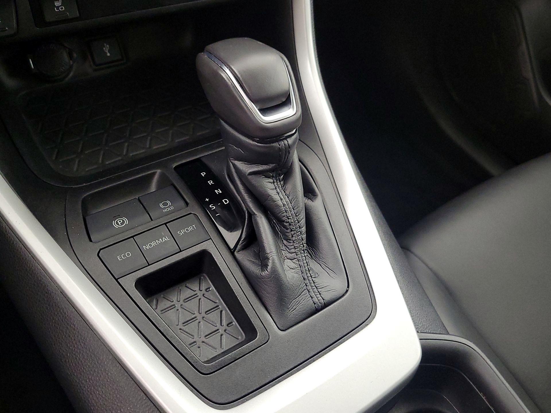 Thumbnail: 2021 Toyota RAV4 - 17