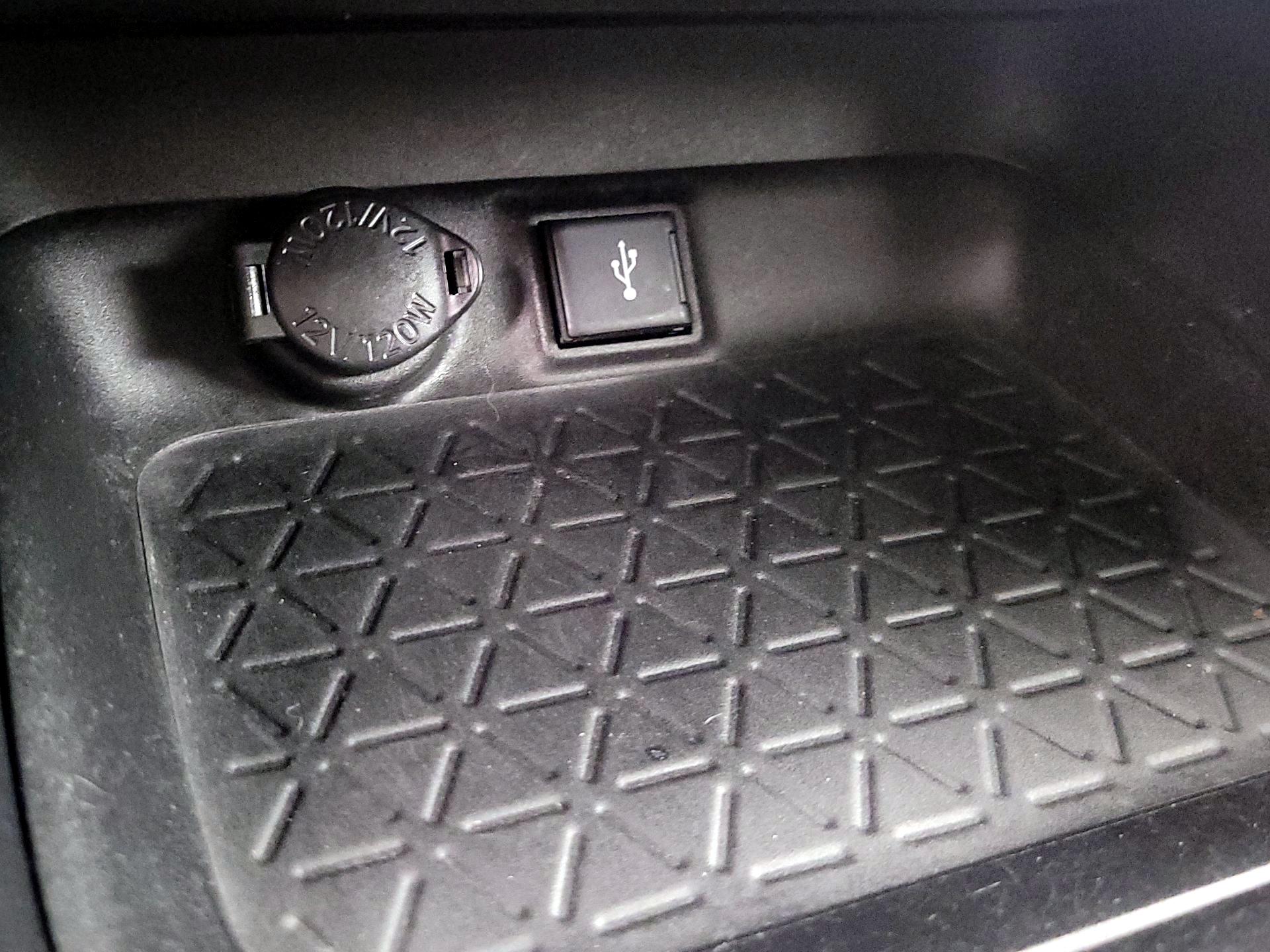 Thumbnail: 2021 Toyota RAV4 - 18