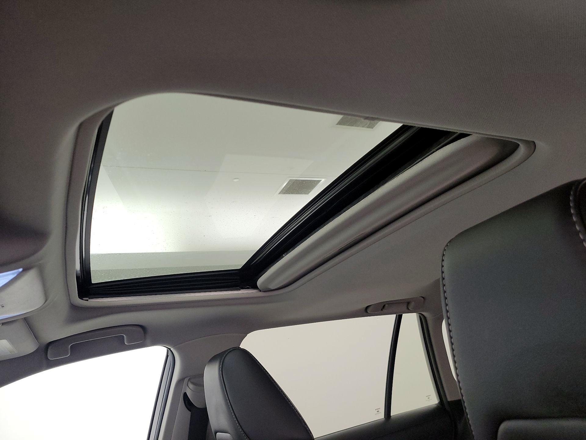 Thumbnail: 2021 Toyota RAV4 - 19