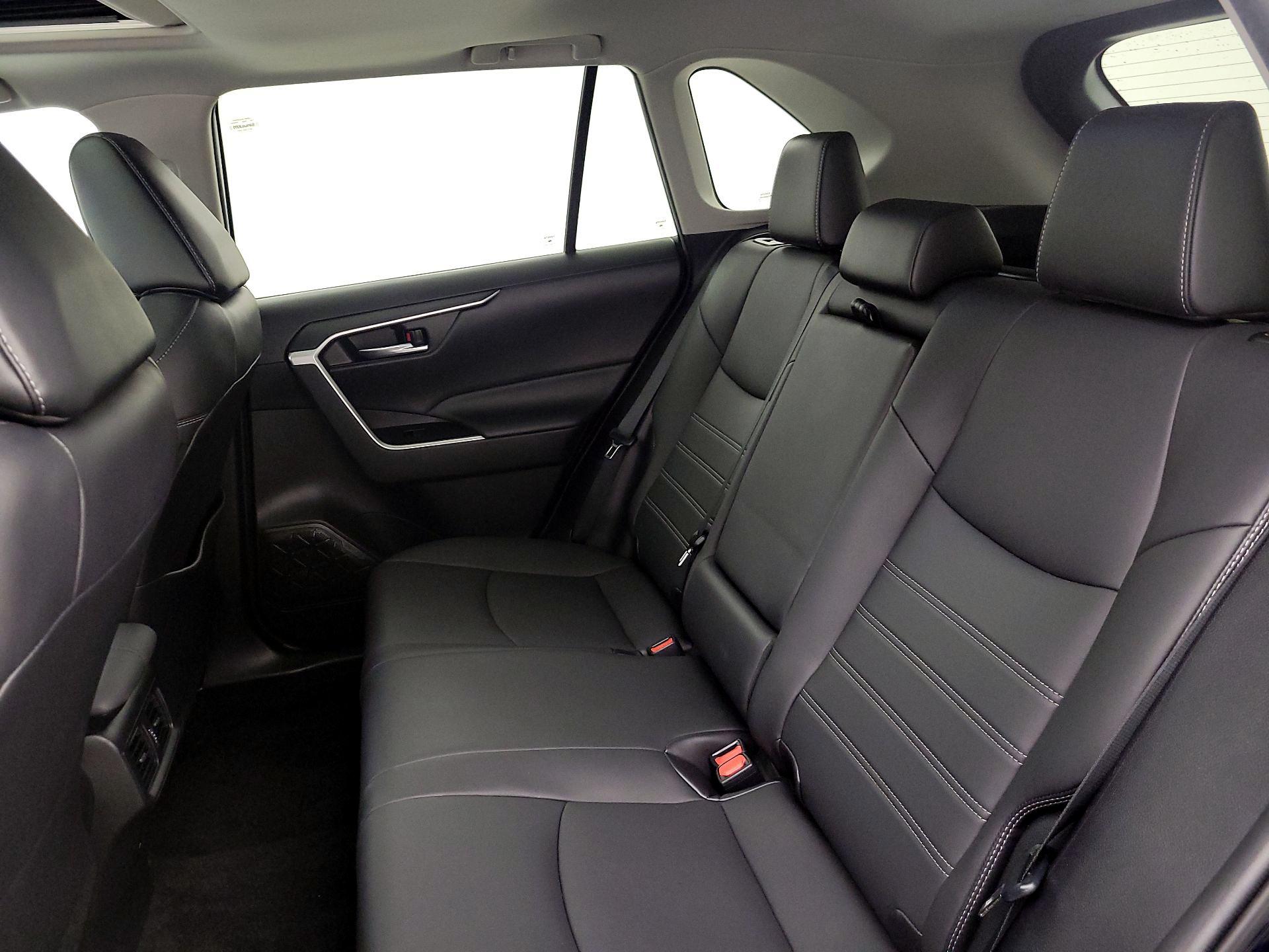 Thumbnail: 2021 Toyota RAV4 - 20