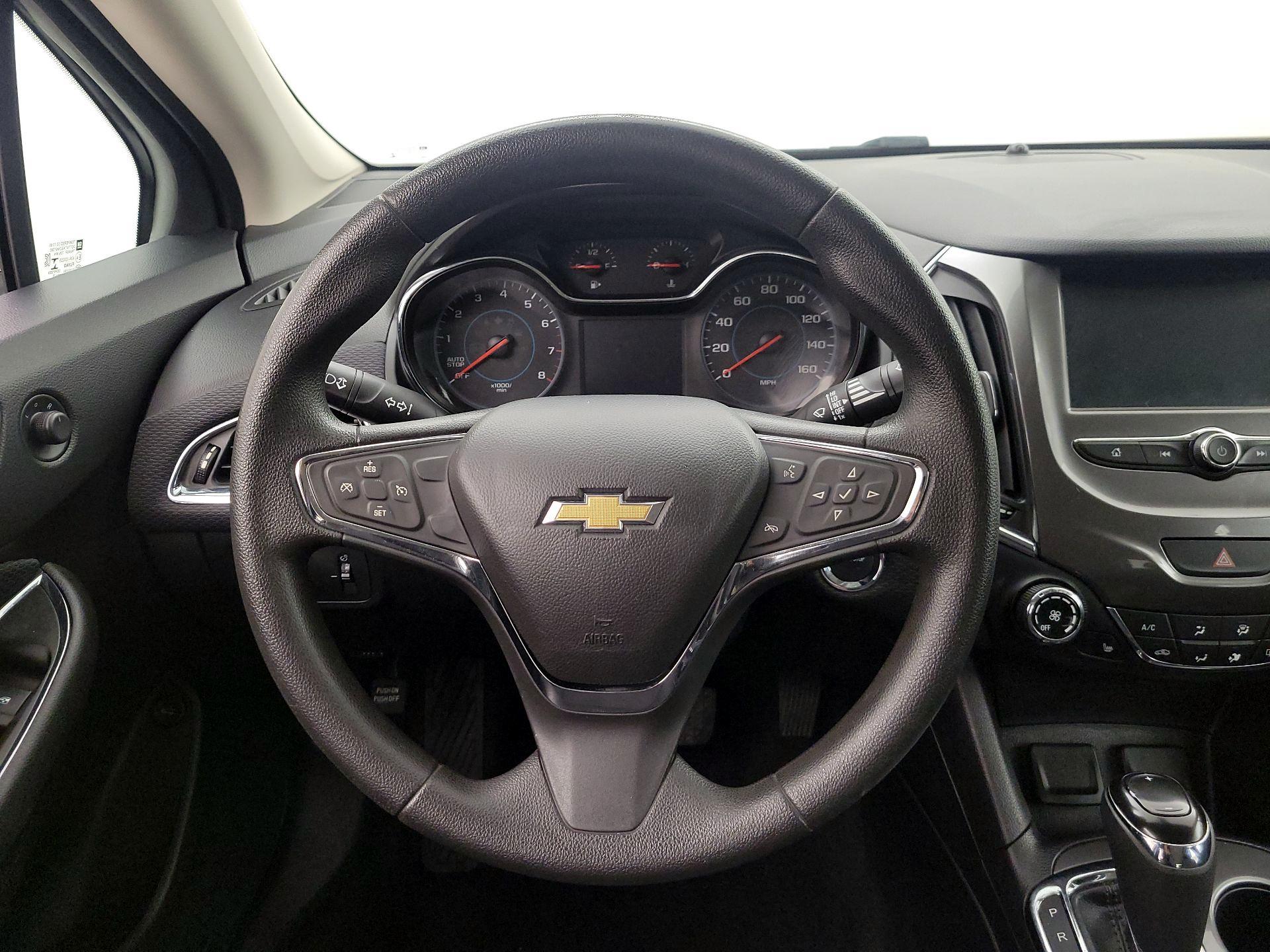 Thumbnail: 2018 Chevrolet Cruze - 10