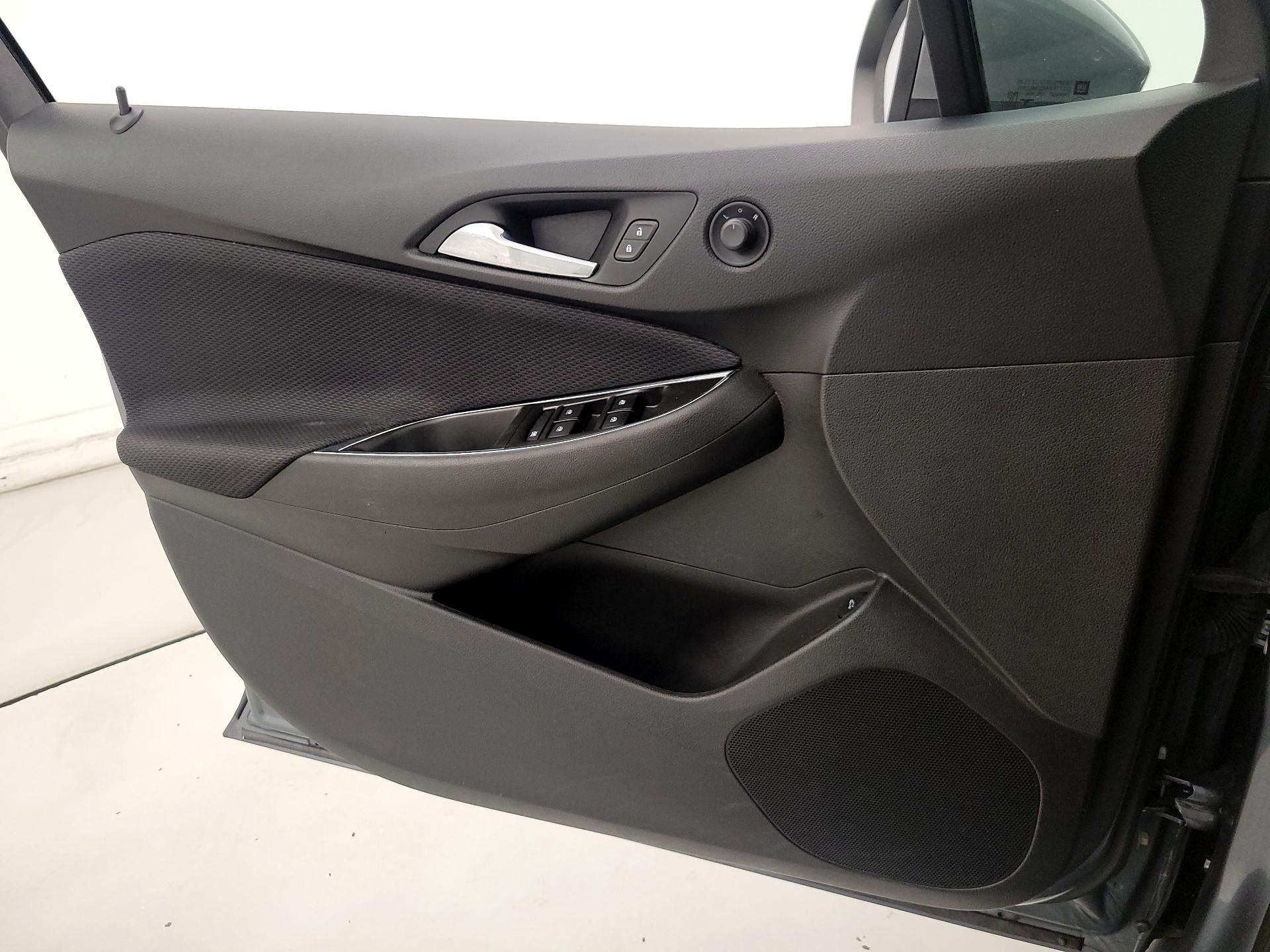 Thumbnail: 2018 Chevrolet Cruze - 12