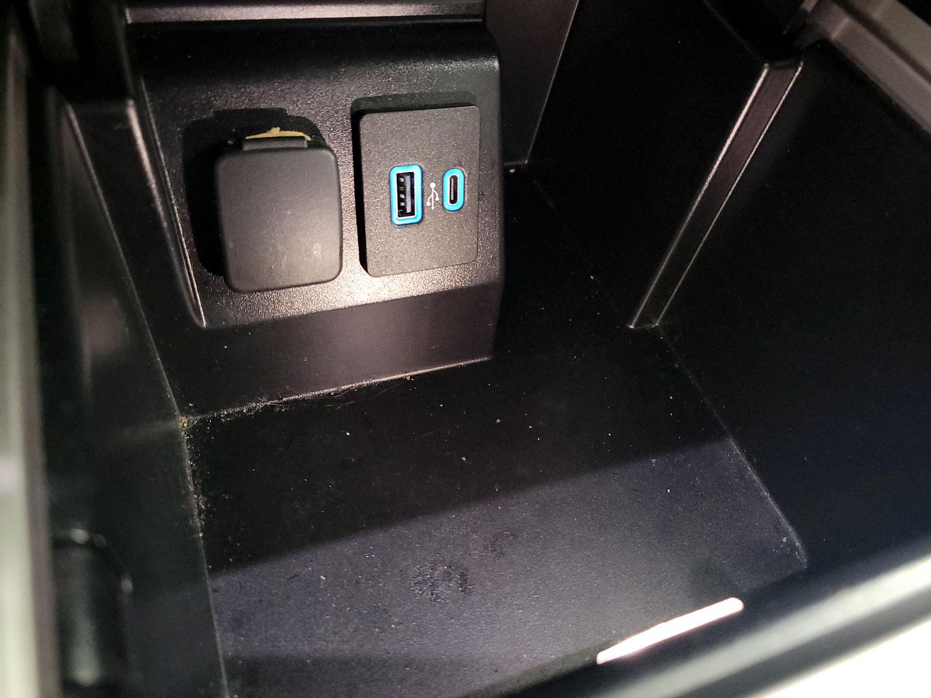 Thumbnail: 2022 Ford Explorer - 18