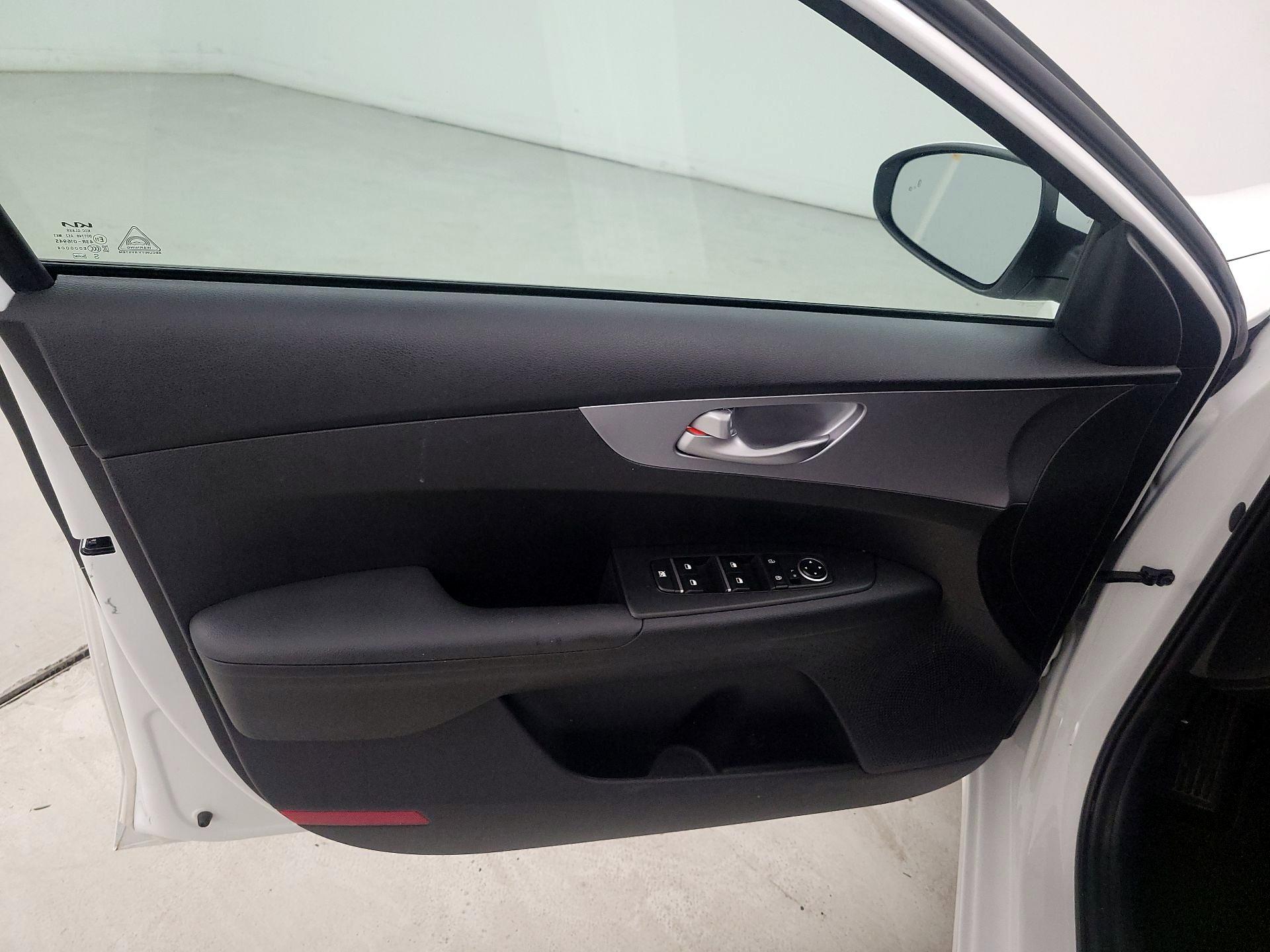 Thumbnail: 2023 Kia Forte - 12