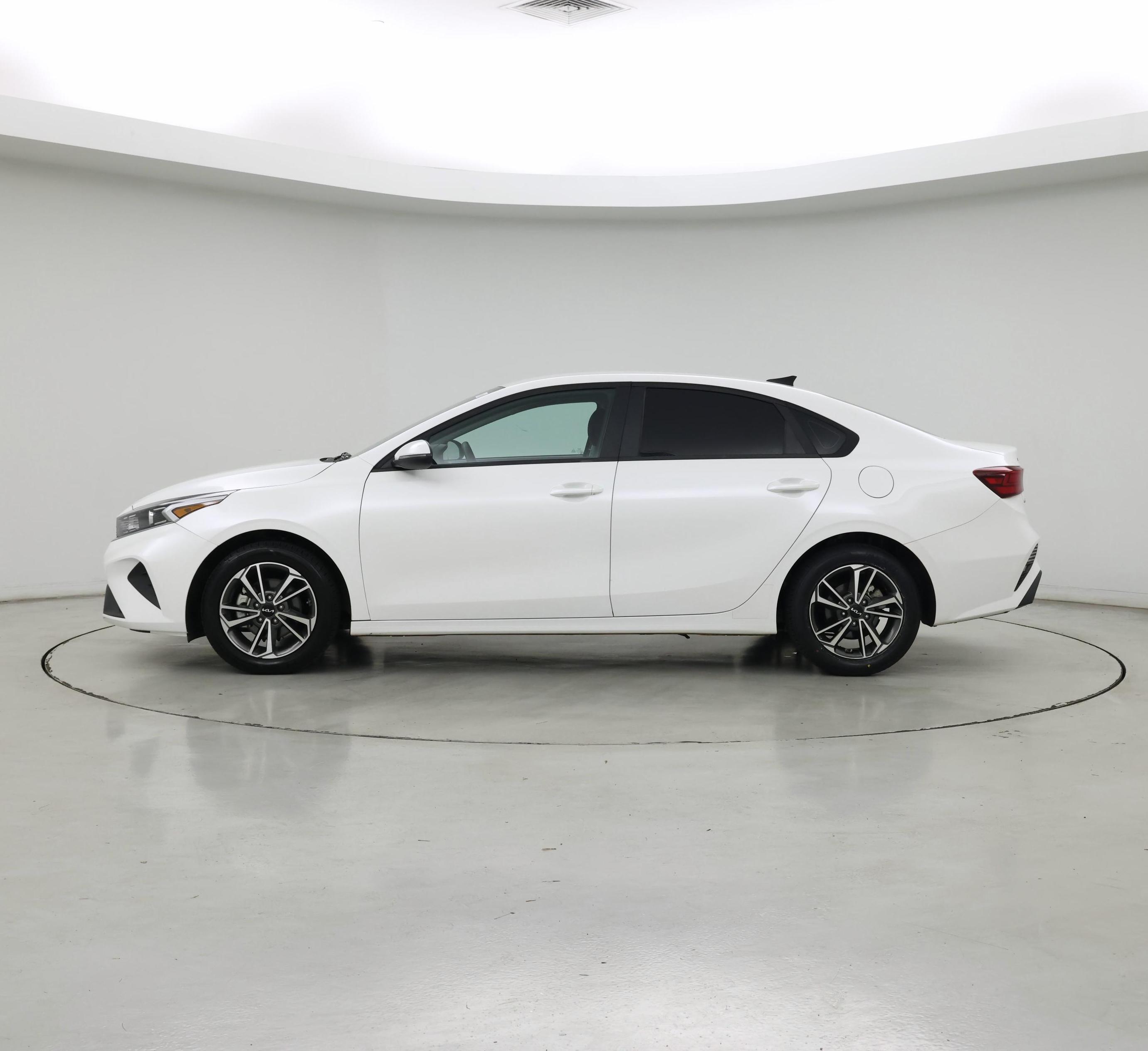 Thumbnail: 2023 Kia Forte - 3