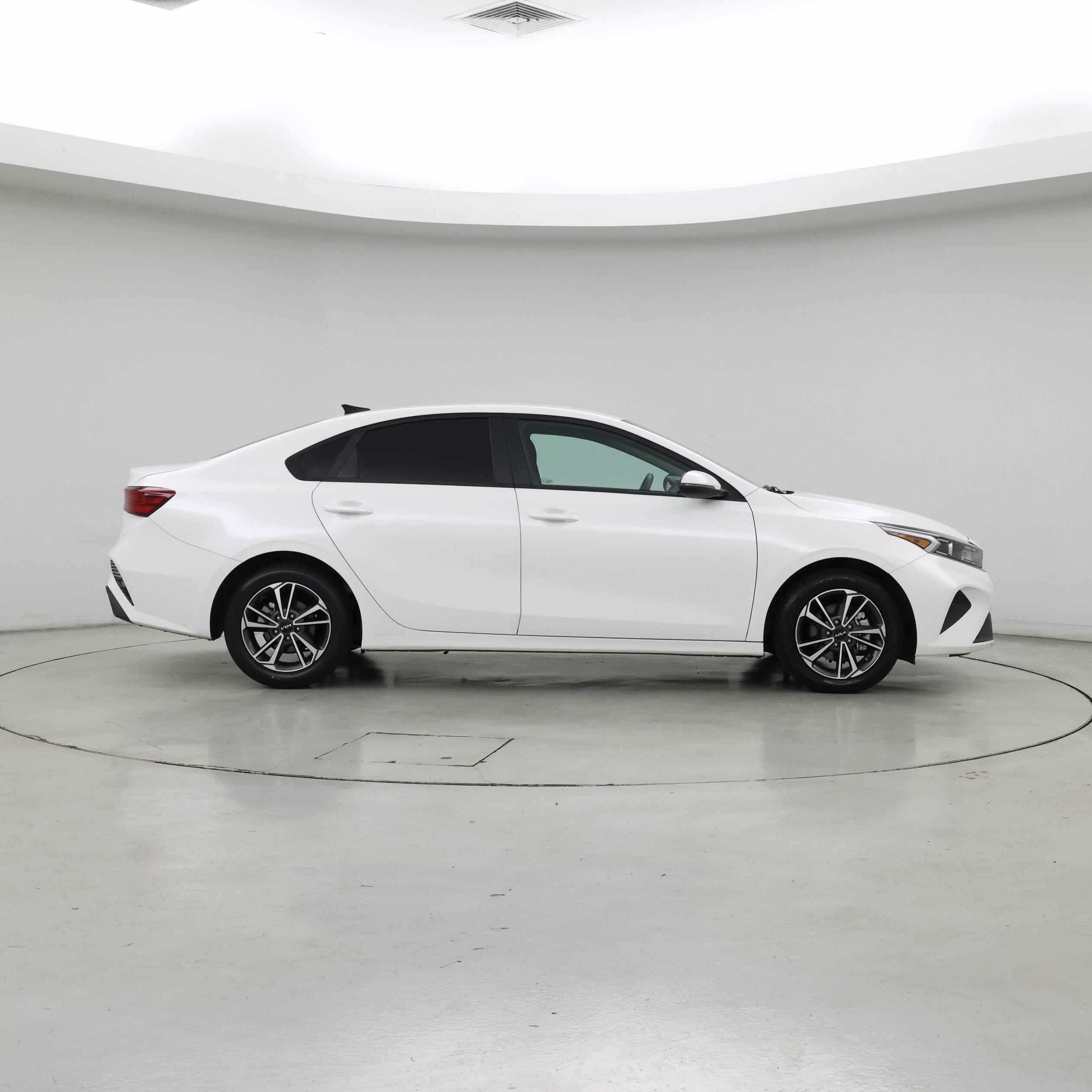 Thumbnail: 2023 Kia Forte - 7