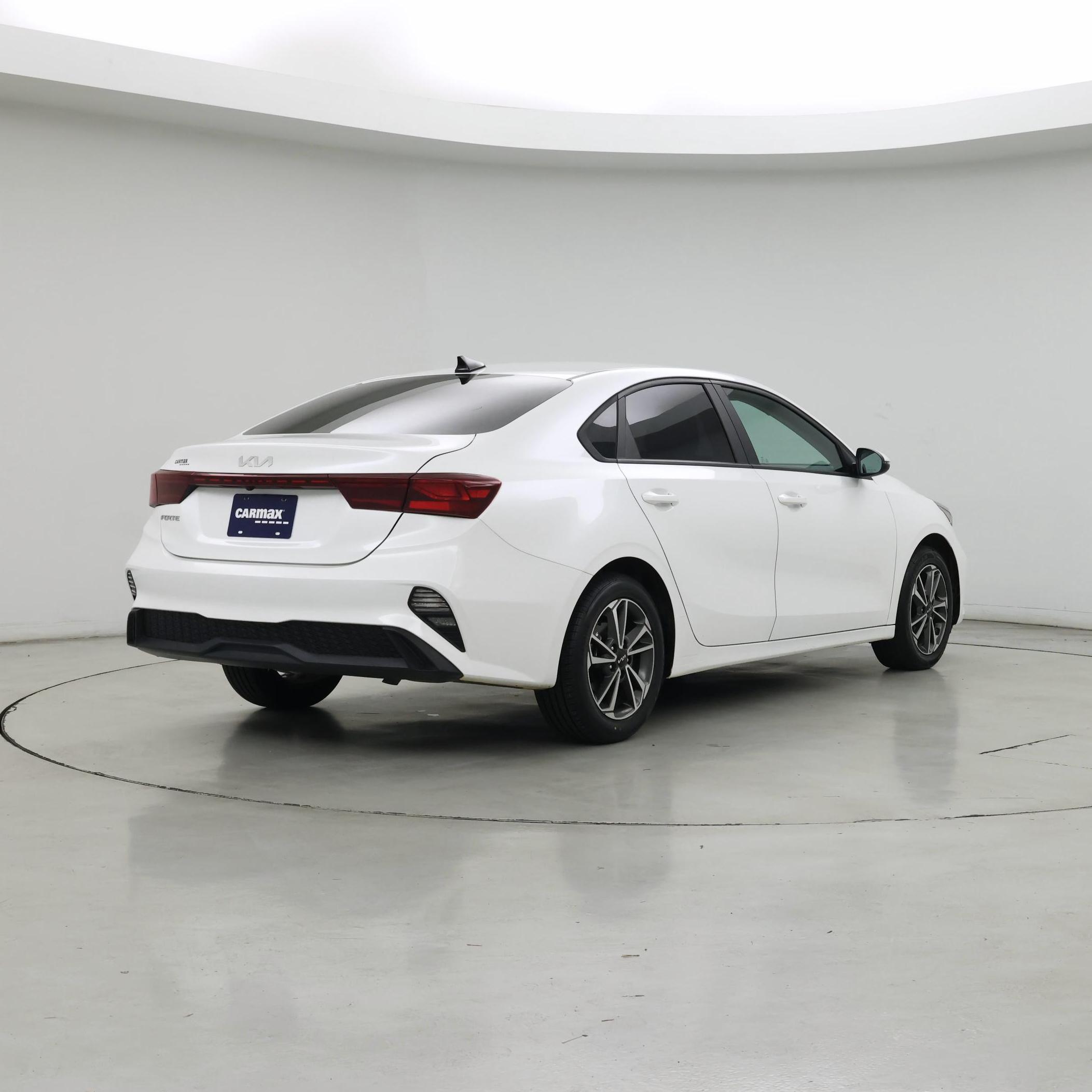 Thumbnail: 2023 Kia Forte - 8