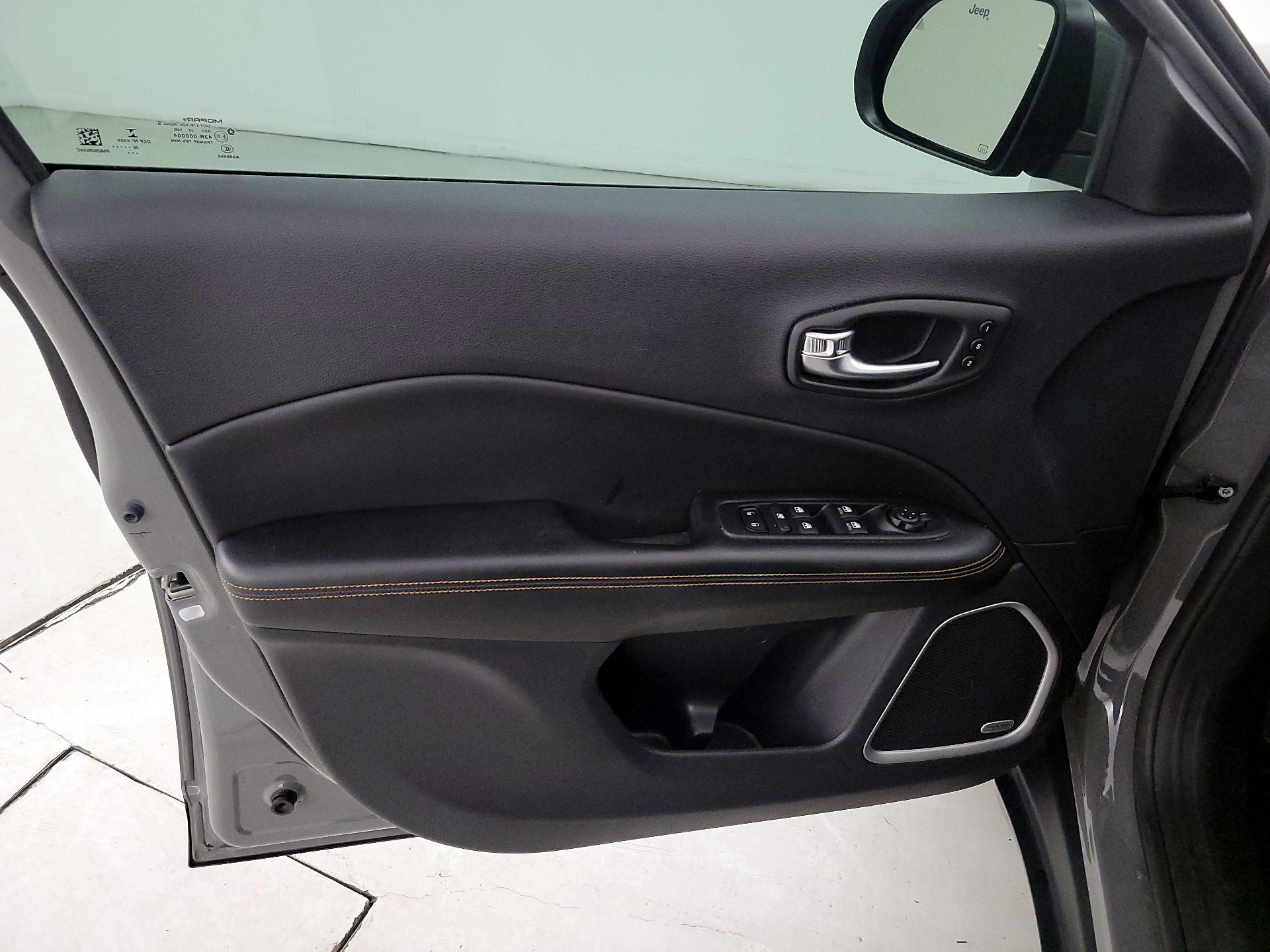 Thumbnail: 2021 Jeep Compass - 12