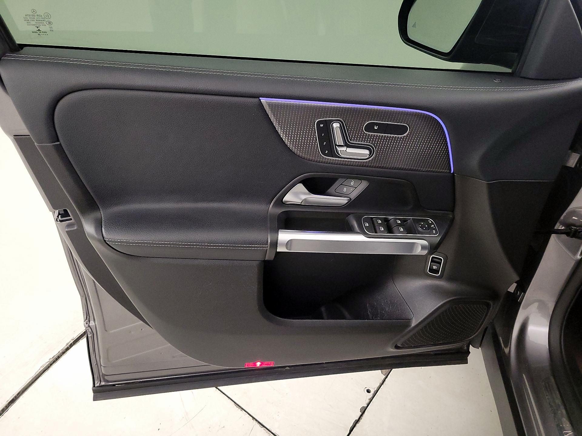 Thumbnail: 2020 Mercedes-Benz GLB - 12