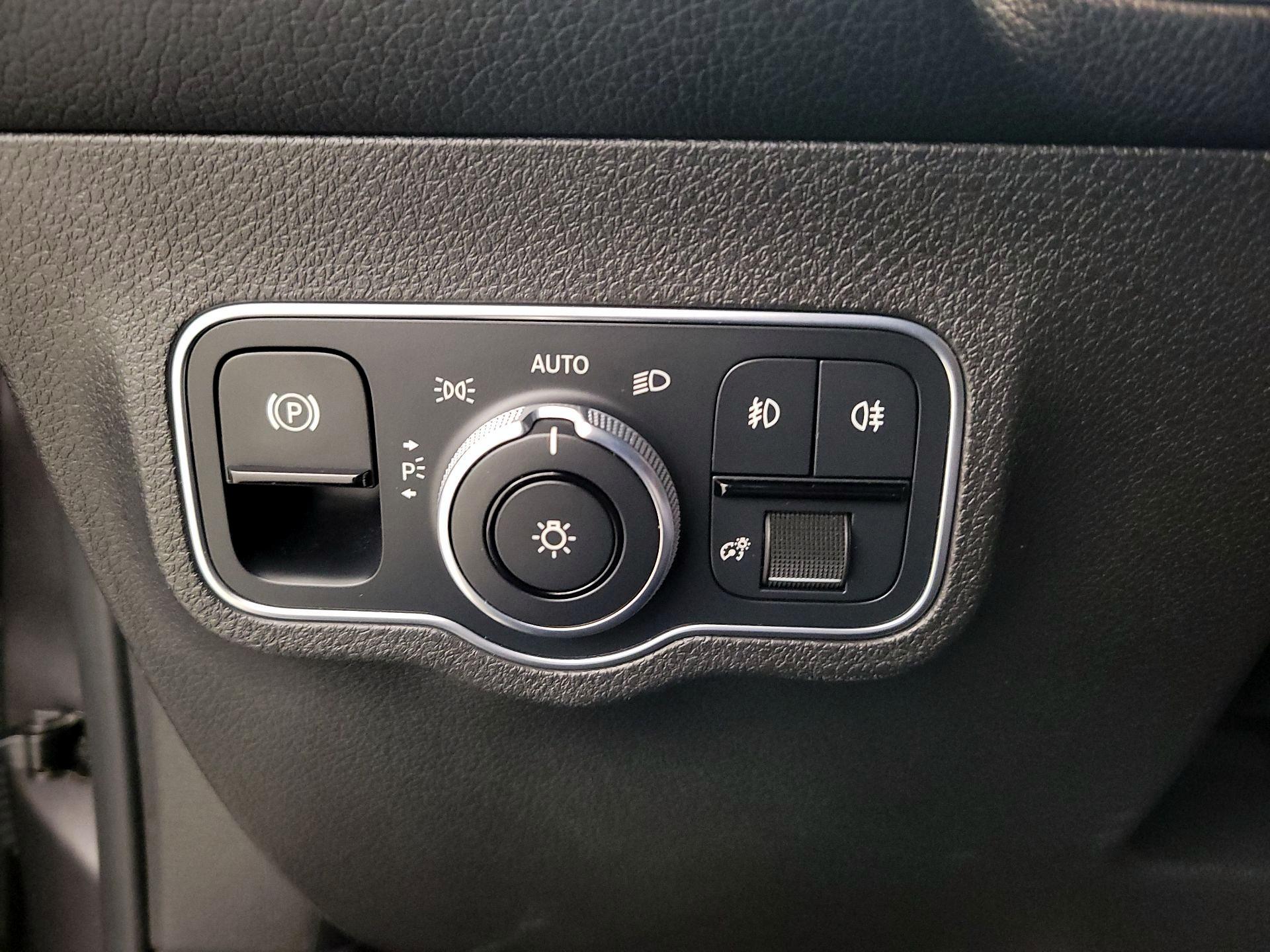 Thumbnail: 2020 Mercedes-Benz GLB - 13