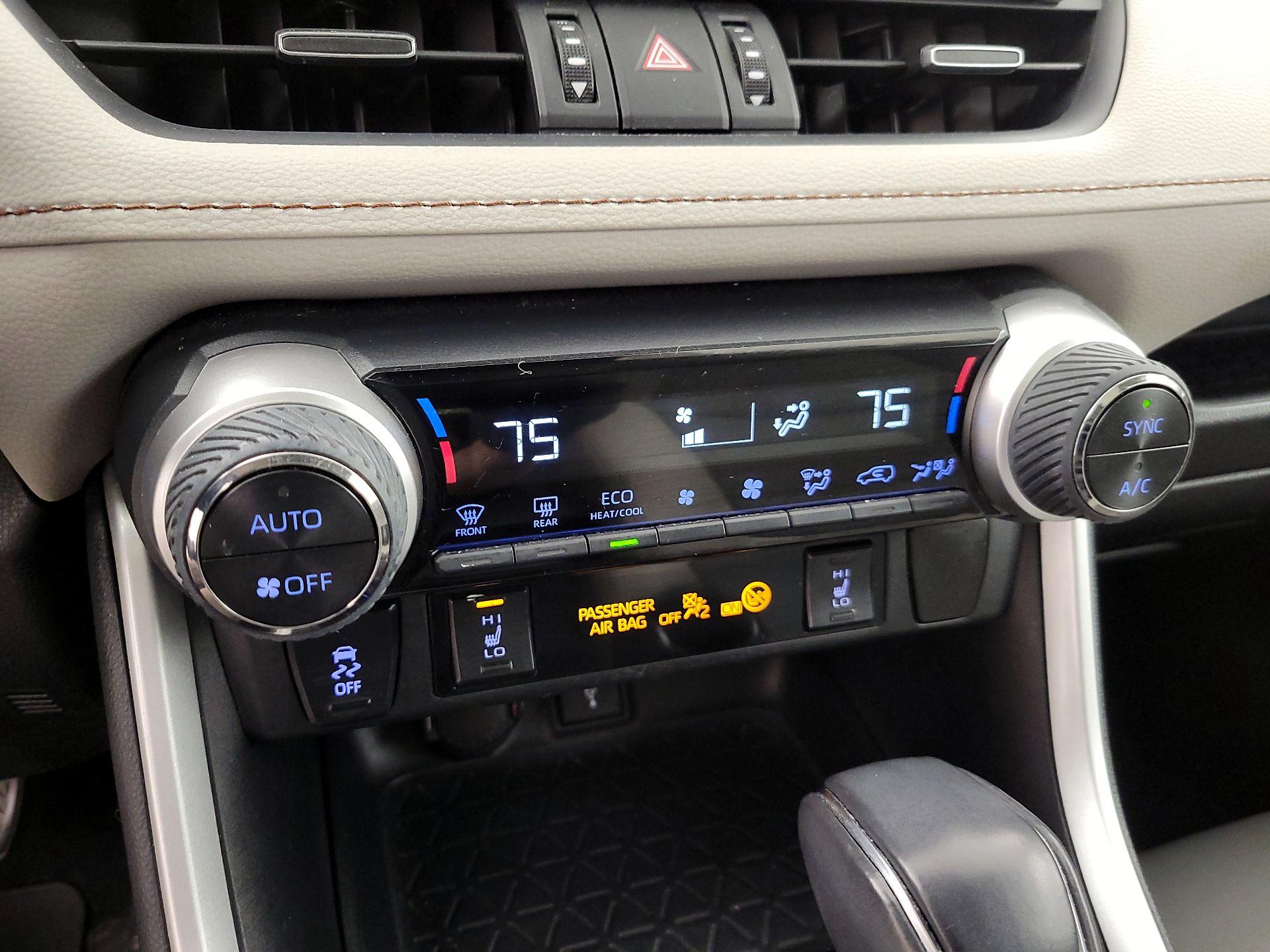 Thumbnail: 2021 Toyota RAV4 - 17