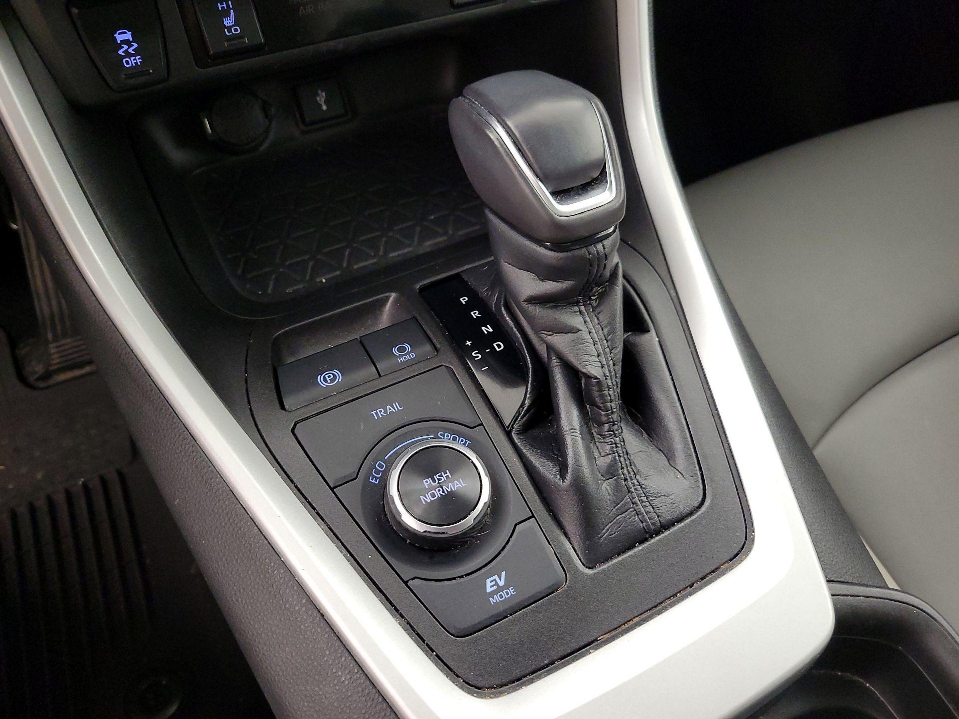 Thumbnail: 2021 Toyota RAV4 - 18