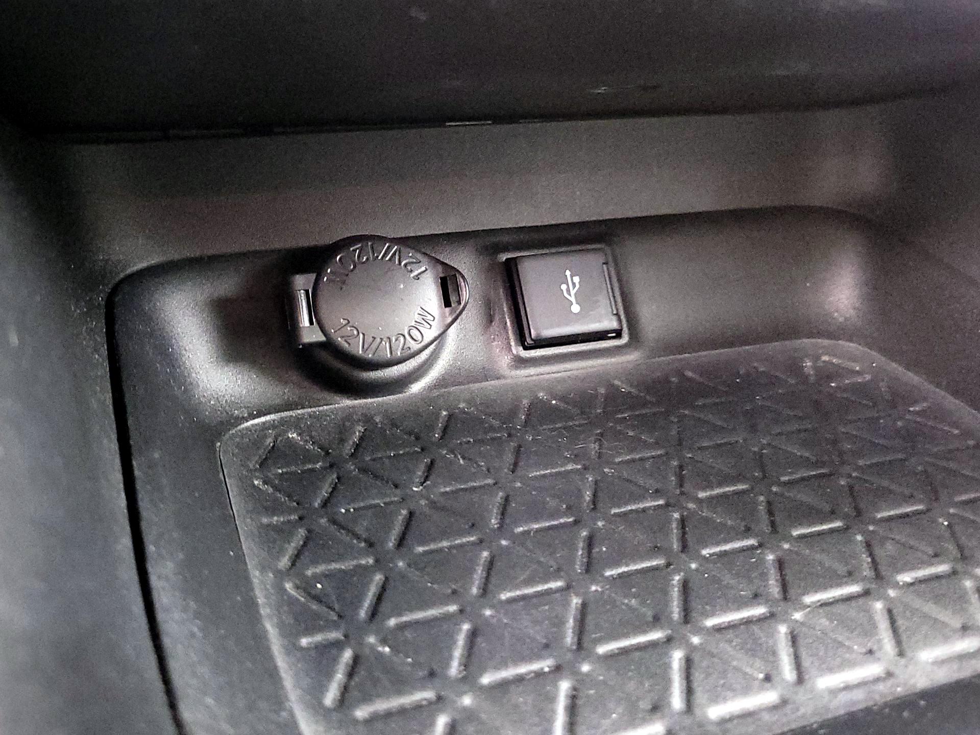 Thumbnail: 2021 Toyota RAV4 - 19