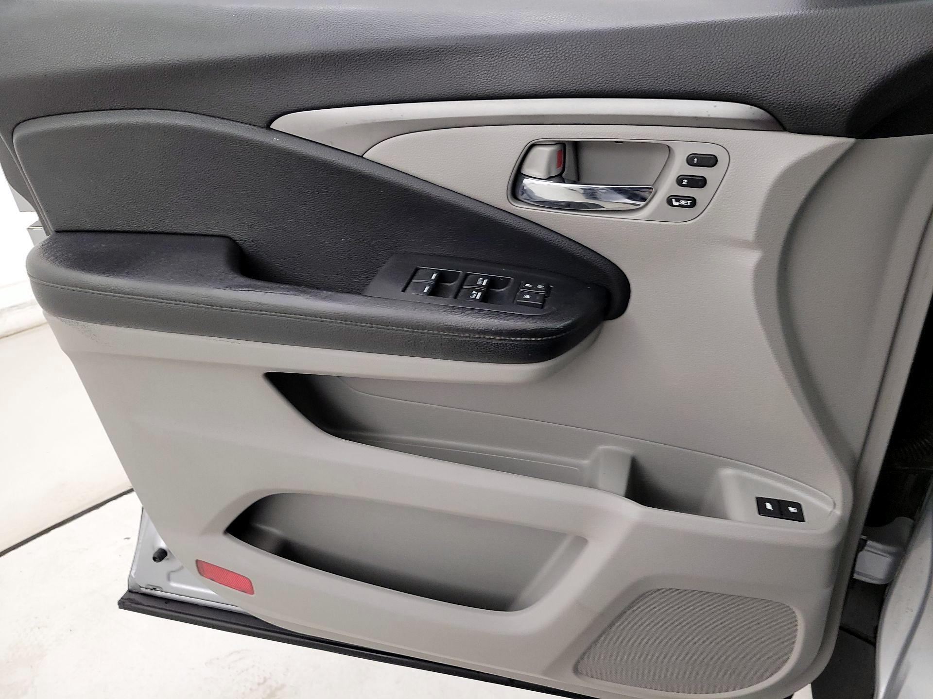 Thumbnail: 2019 Honda Pilot - 12