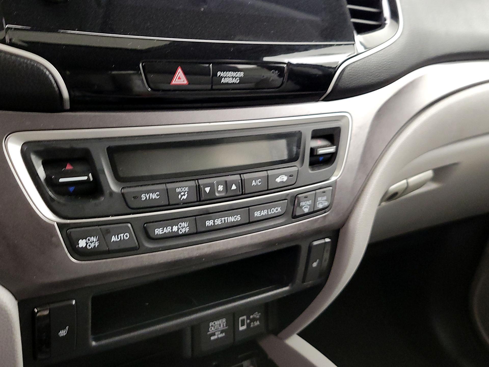 Thumbnail: 2019 Honda Pilot - 16