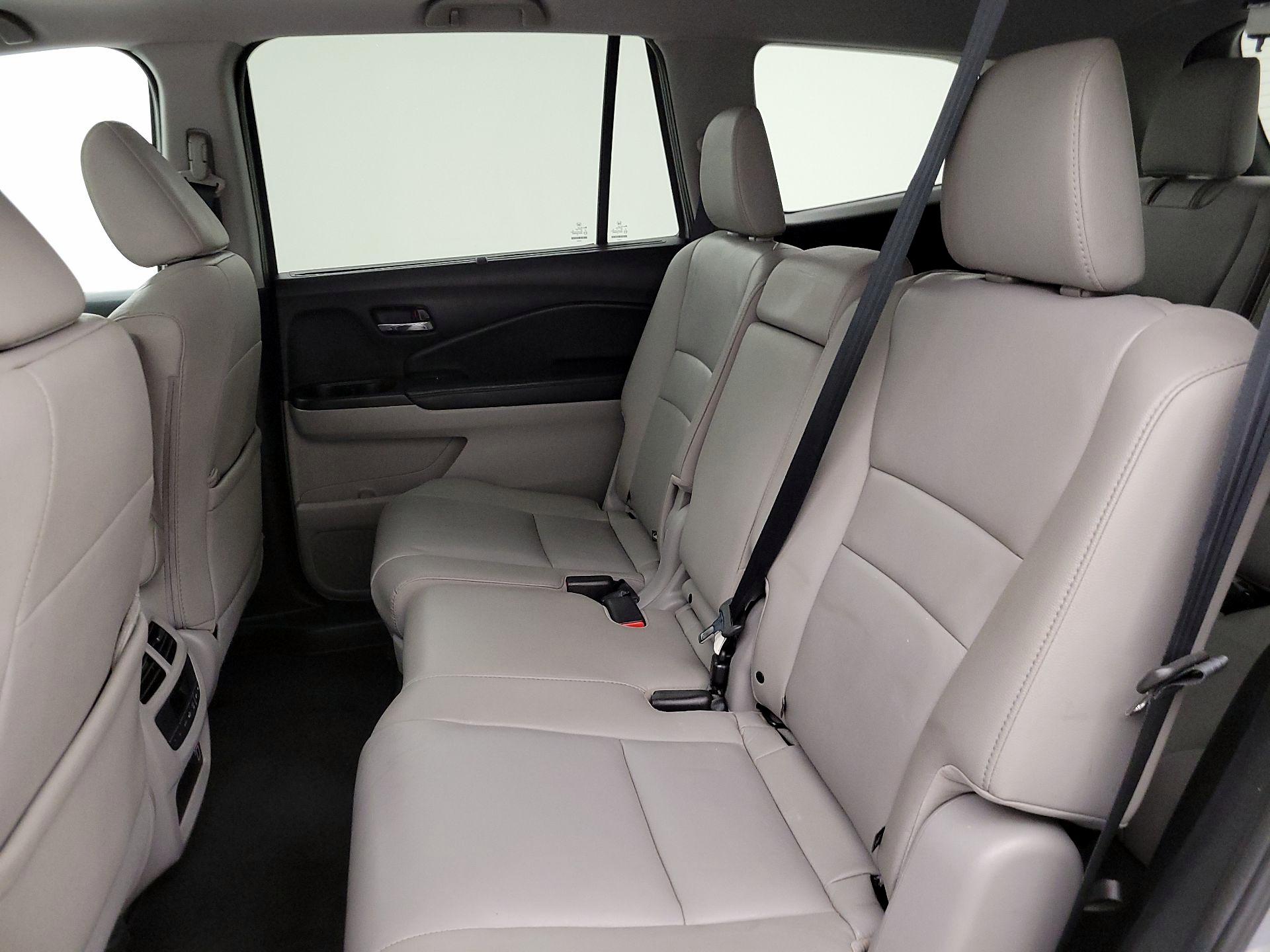 Thumbnail: 2019 Honda Pilot - 20