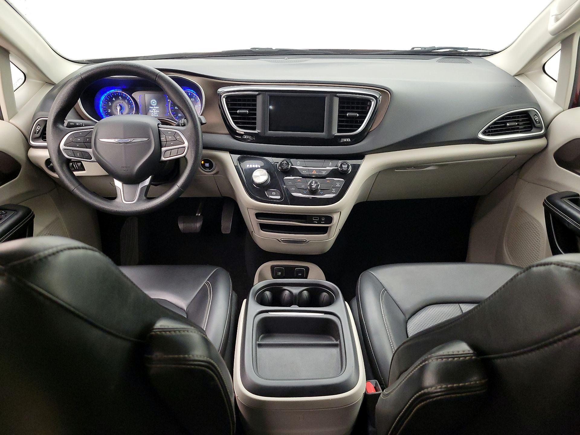 Thumbnail: 2020 Chrysler Voyager - 9