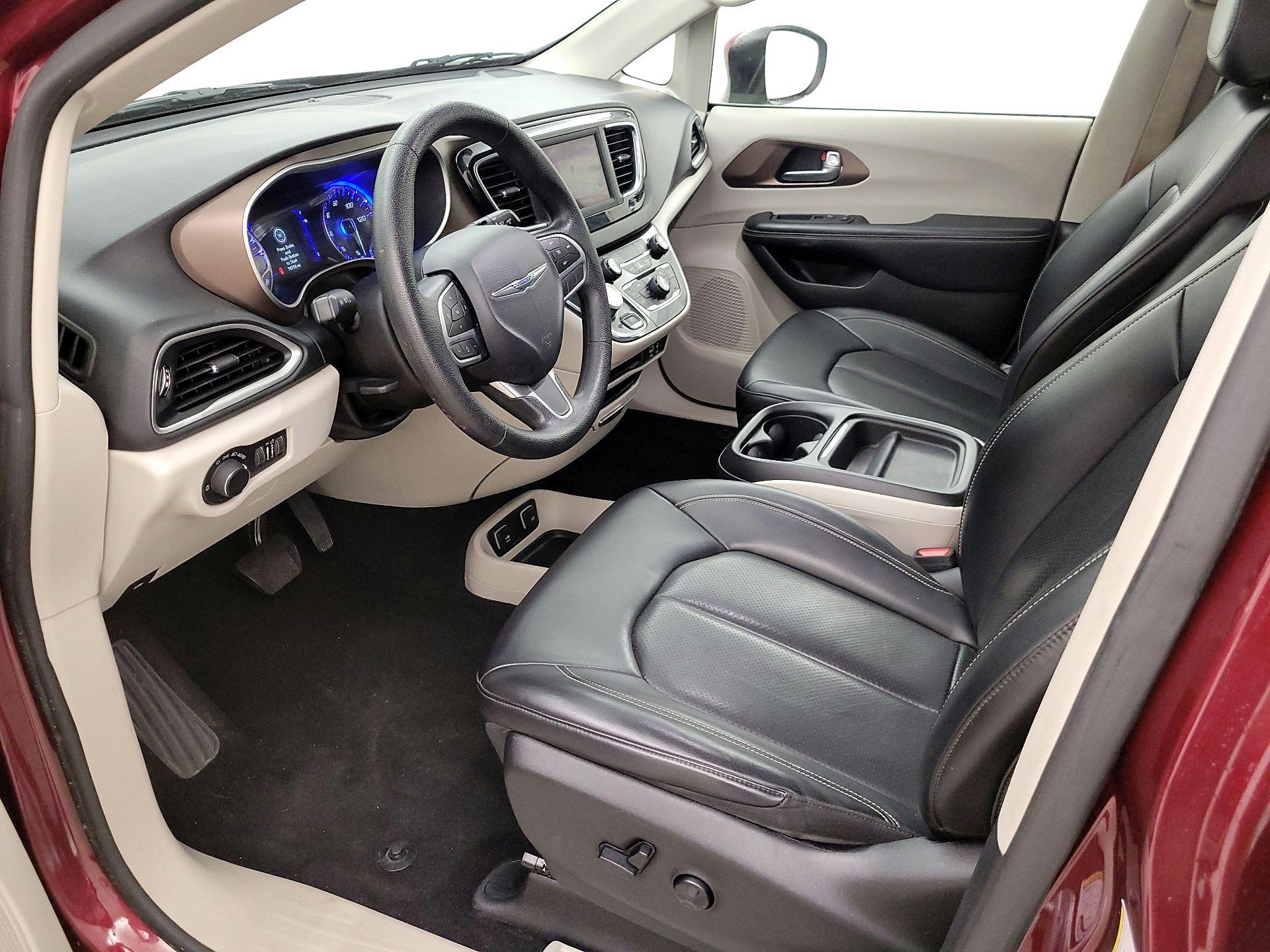 Thumbnail: 2020 Chrysler Voyager - 11