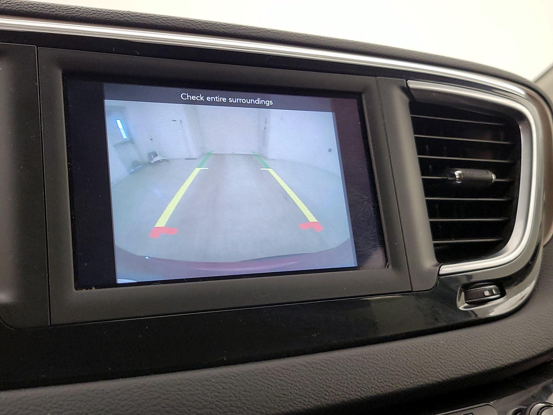 Thumbnail: 2020 Chrysler Voyager - 14