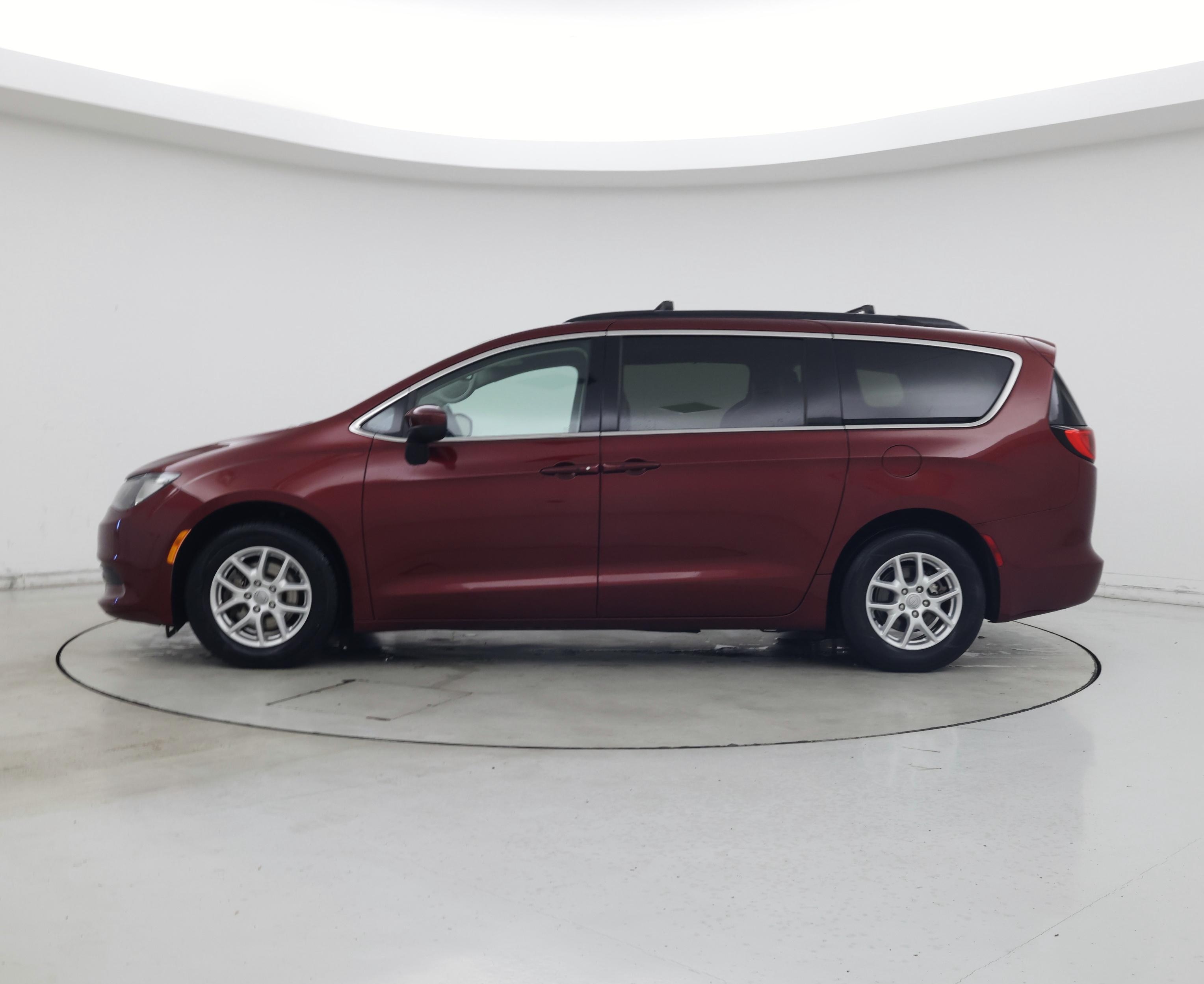 Thumbnail: 2020 Chrysler Voyager - 3