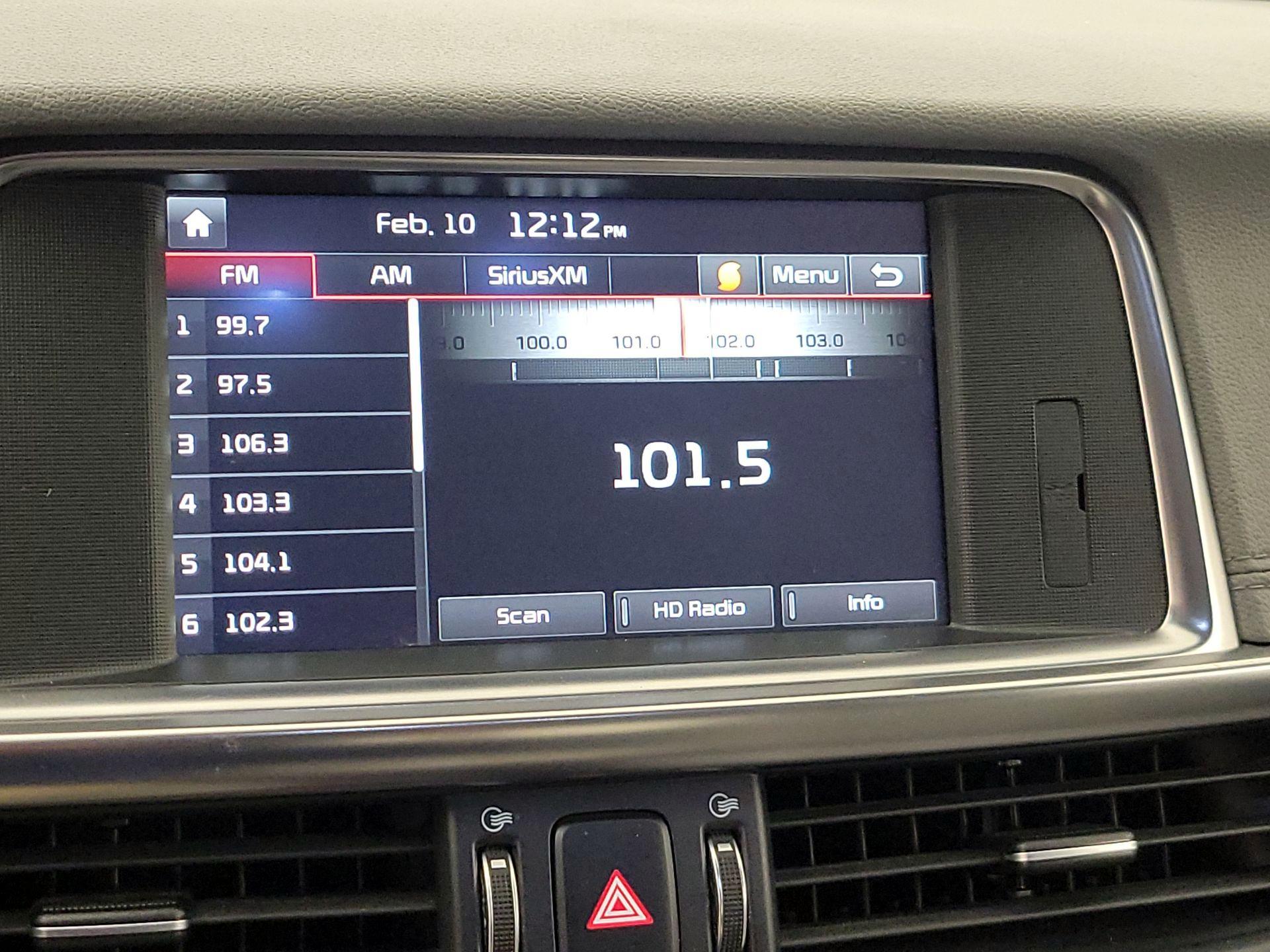 Thumbnail: 2016 Kia Optima - 16