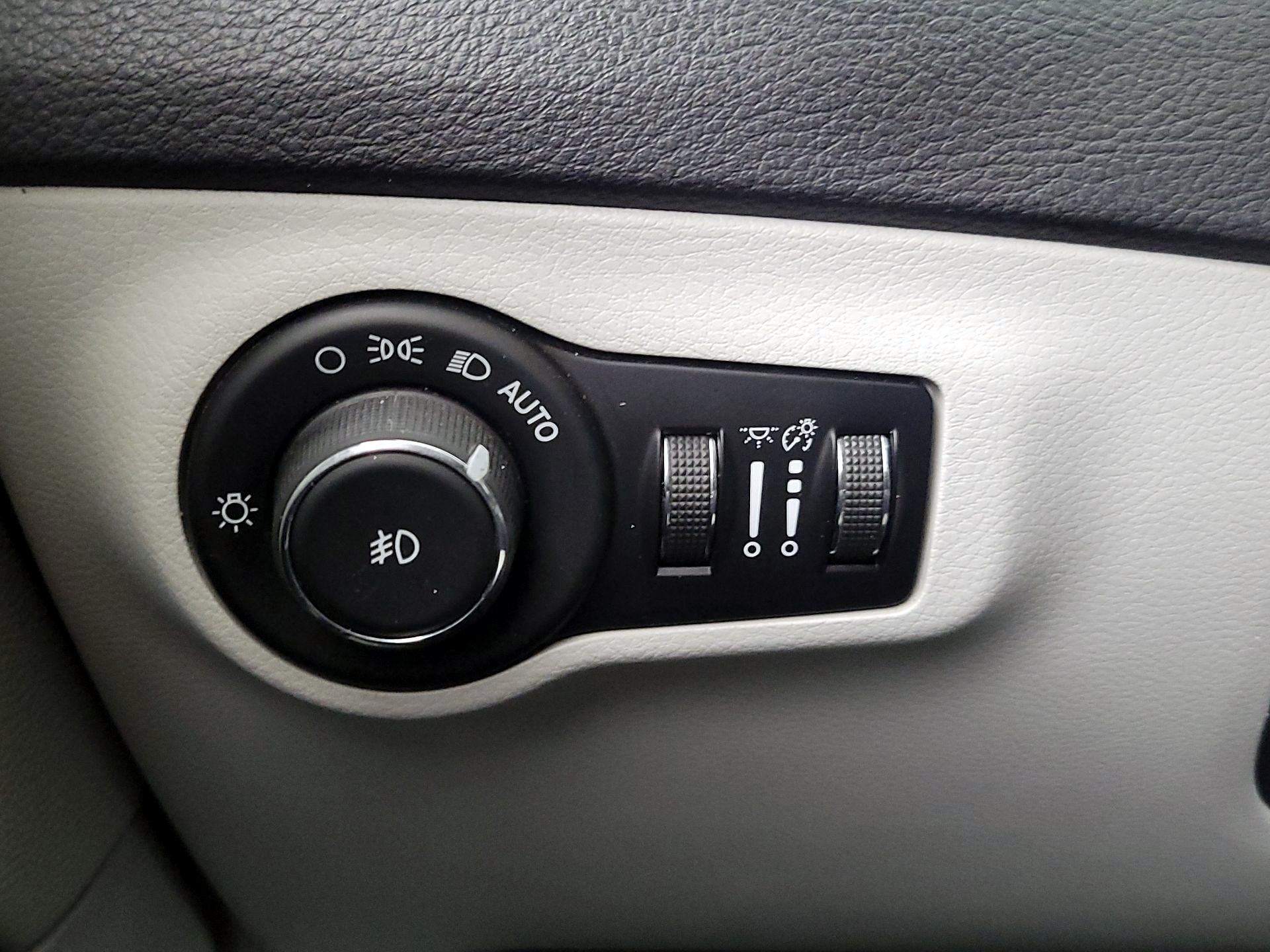 Thumbnail: 2018 Jeep Compass - 13