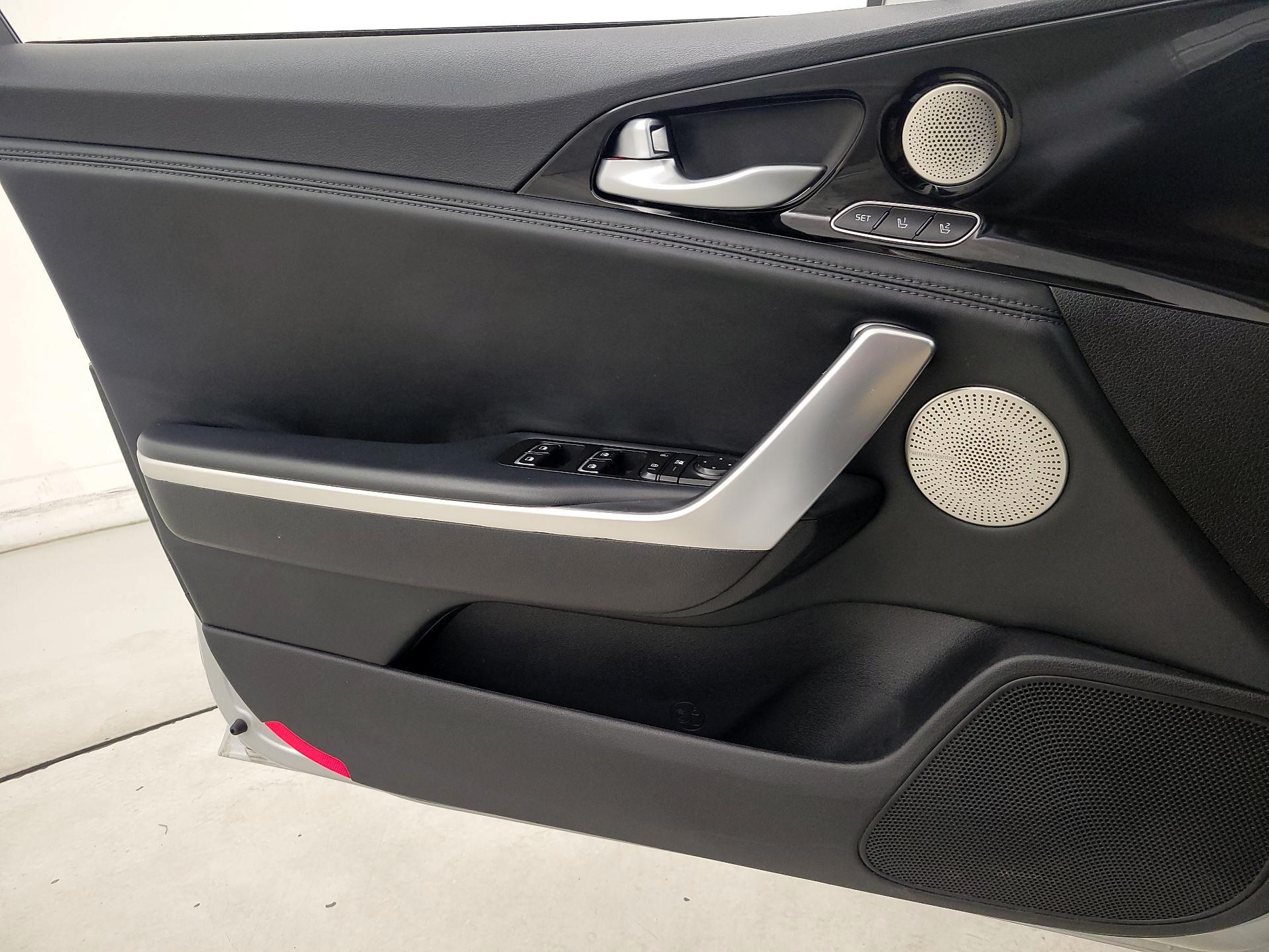 Thumbnail: 2018 Kia Stinger - 12