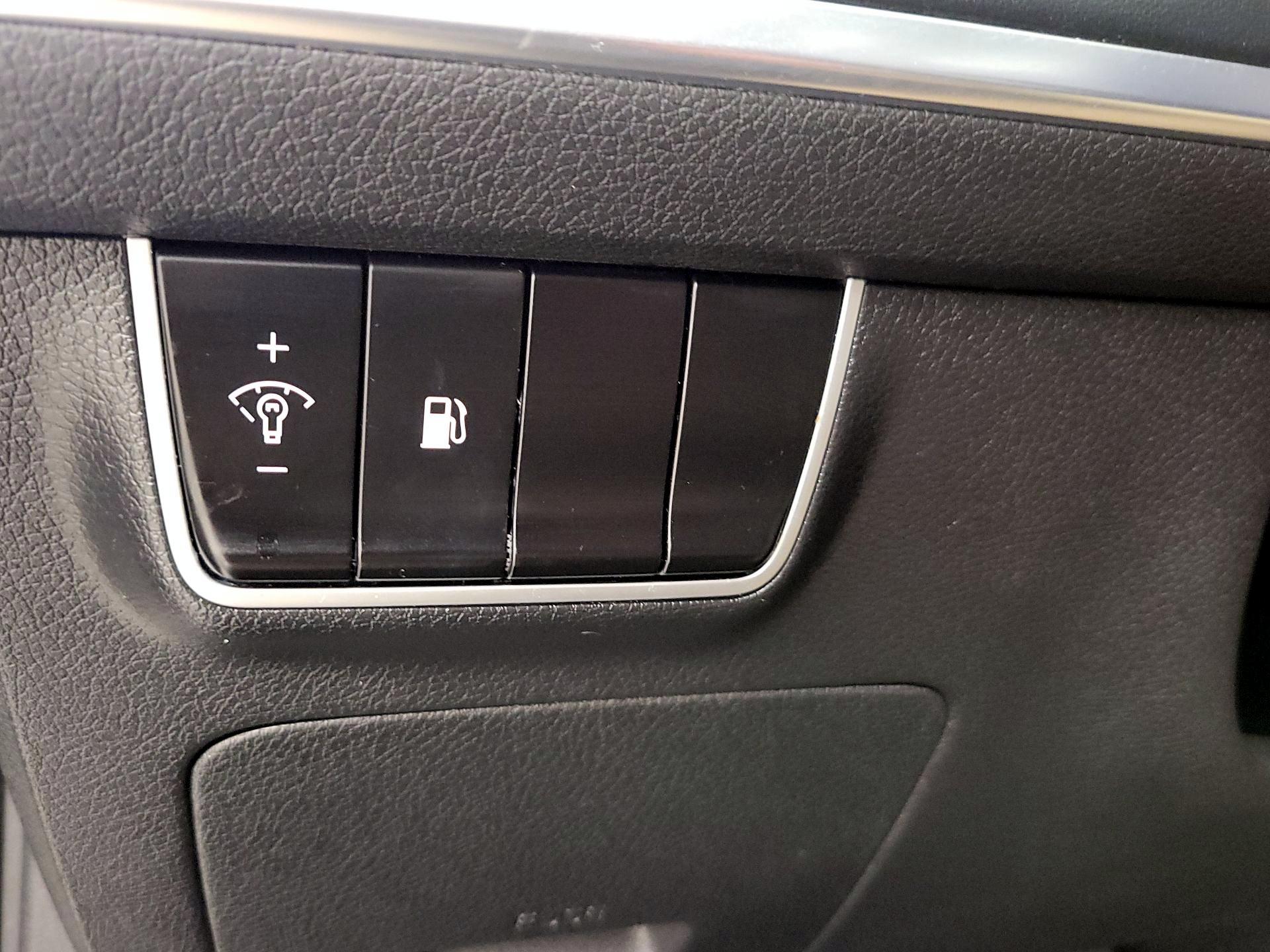 Thumbnail: 2018 Kia Stinger - 13