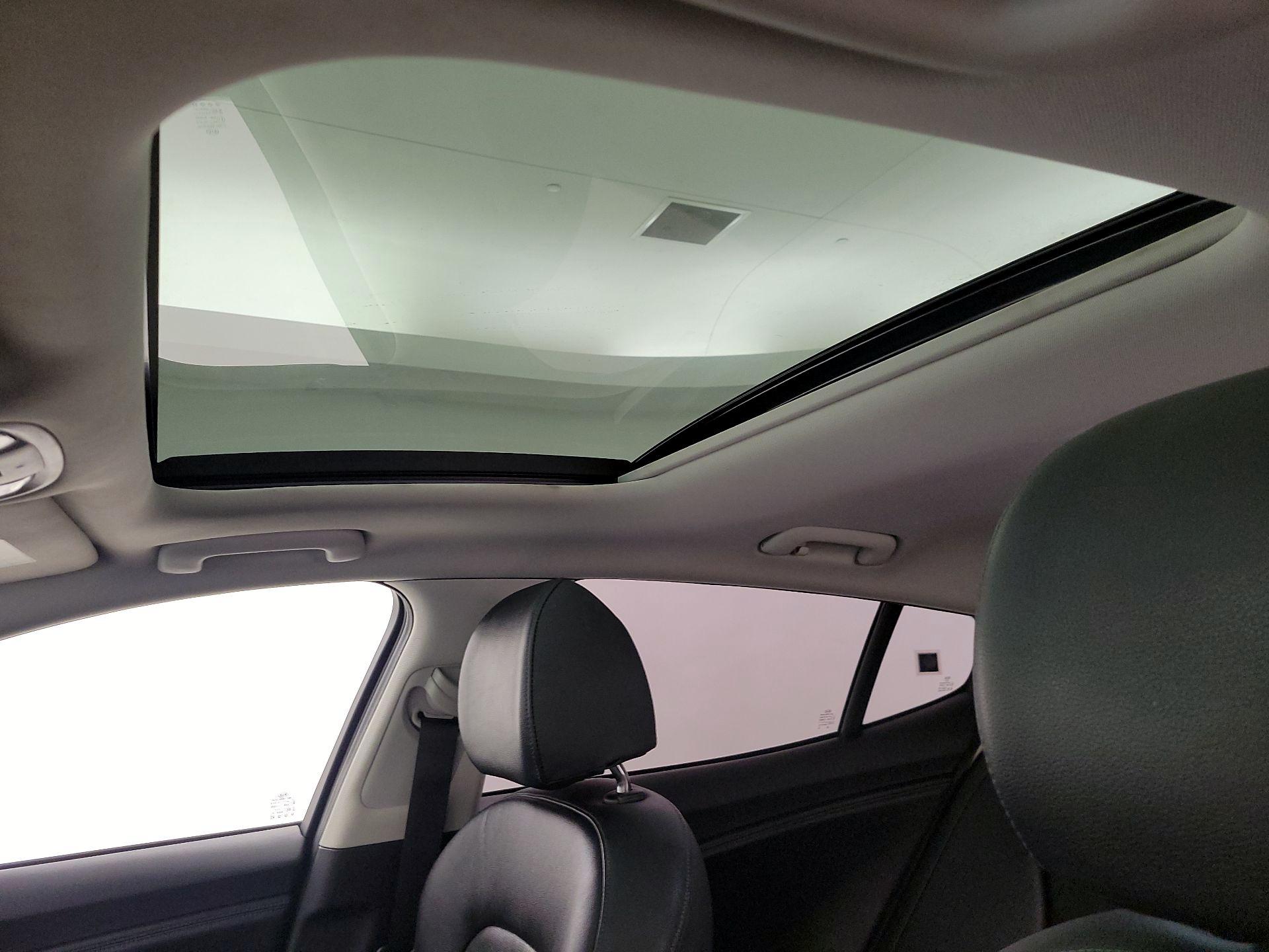 Thumbnail: 2018 Kia Stinger - 20