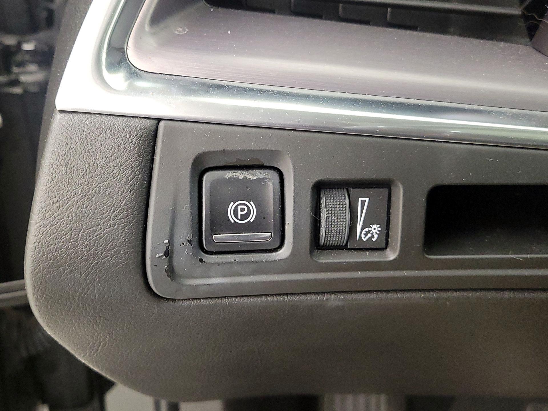 Thumbnail: 2017 Cadillac XT5 - 13