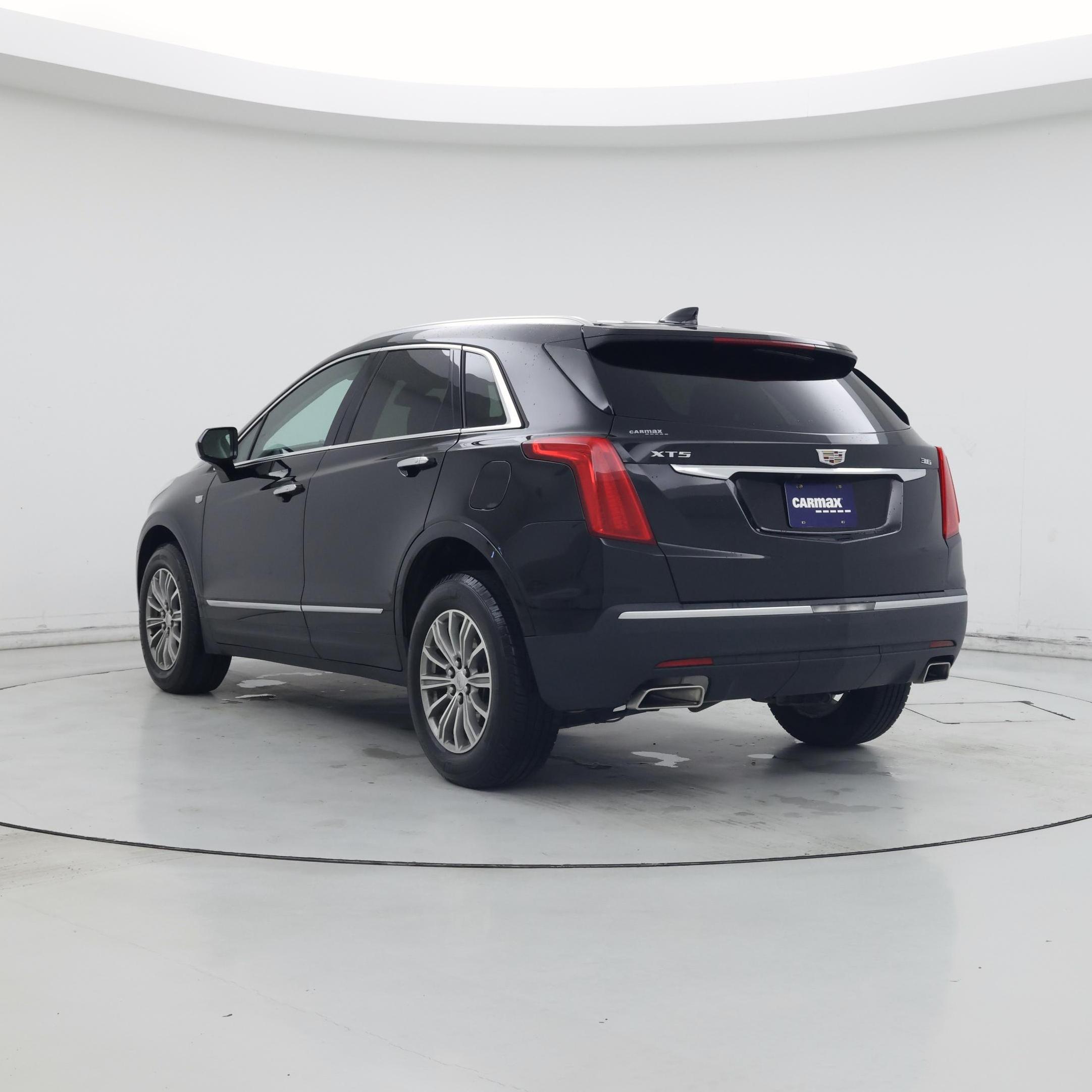 Thumbnail: 2017 Cadillac XT5 - 2