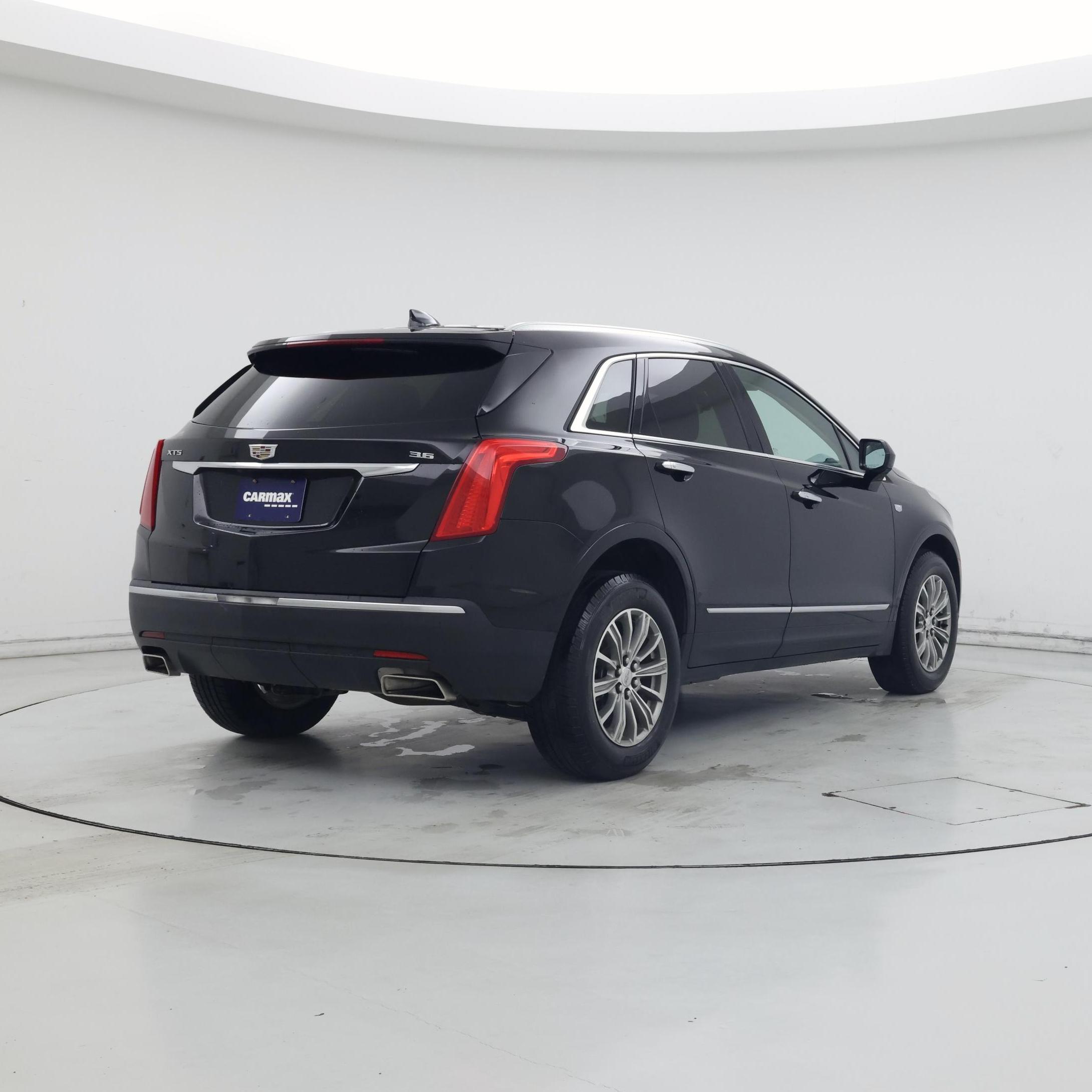 Thumbnail: 2017 Cadillac XT5 - 8
