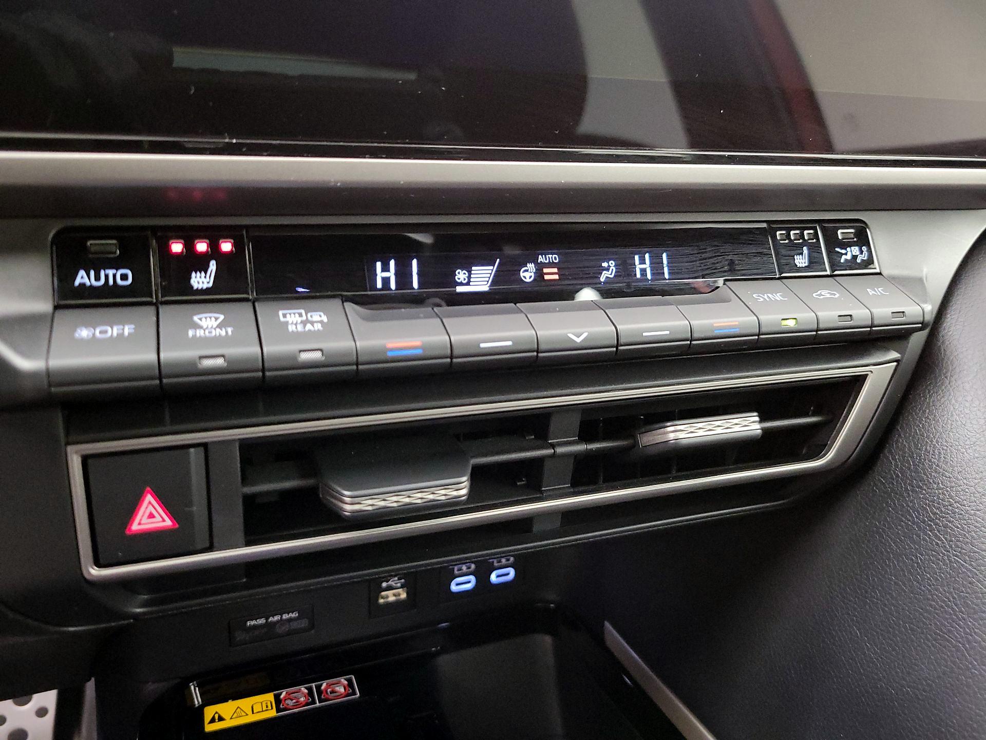 Thumbnail: 2025 Toyota Camry - 17