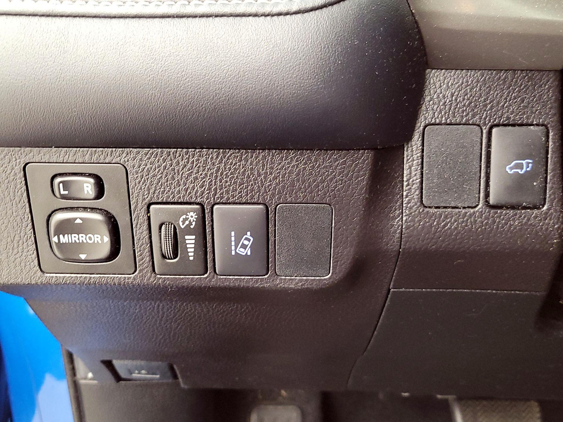 Thumbnail: 2018 Toyota RAV4 - 13