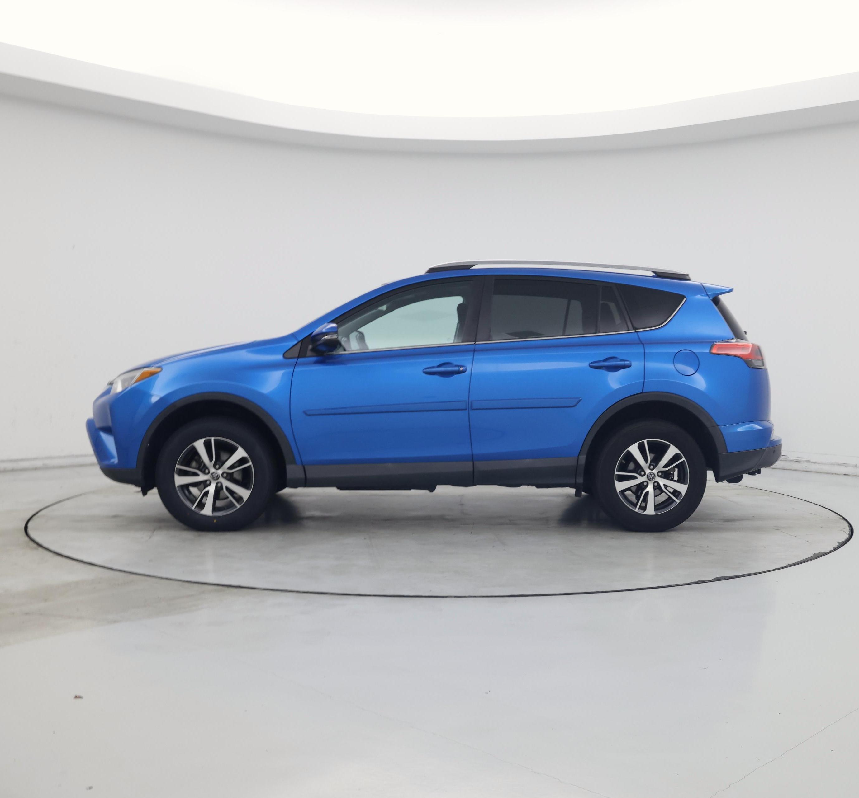 Thumbnail: 2018 Toyota RAV4 - 3