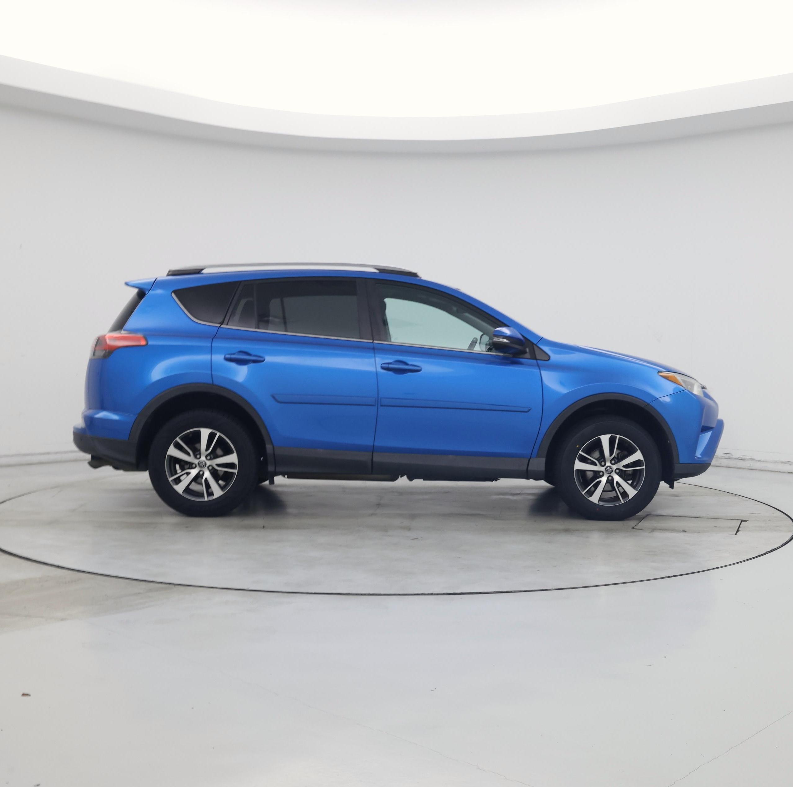 Thumbnail: 2018 Toyota RAV4 - 7