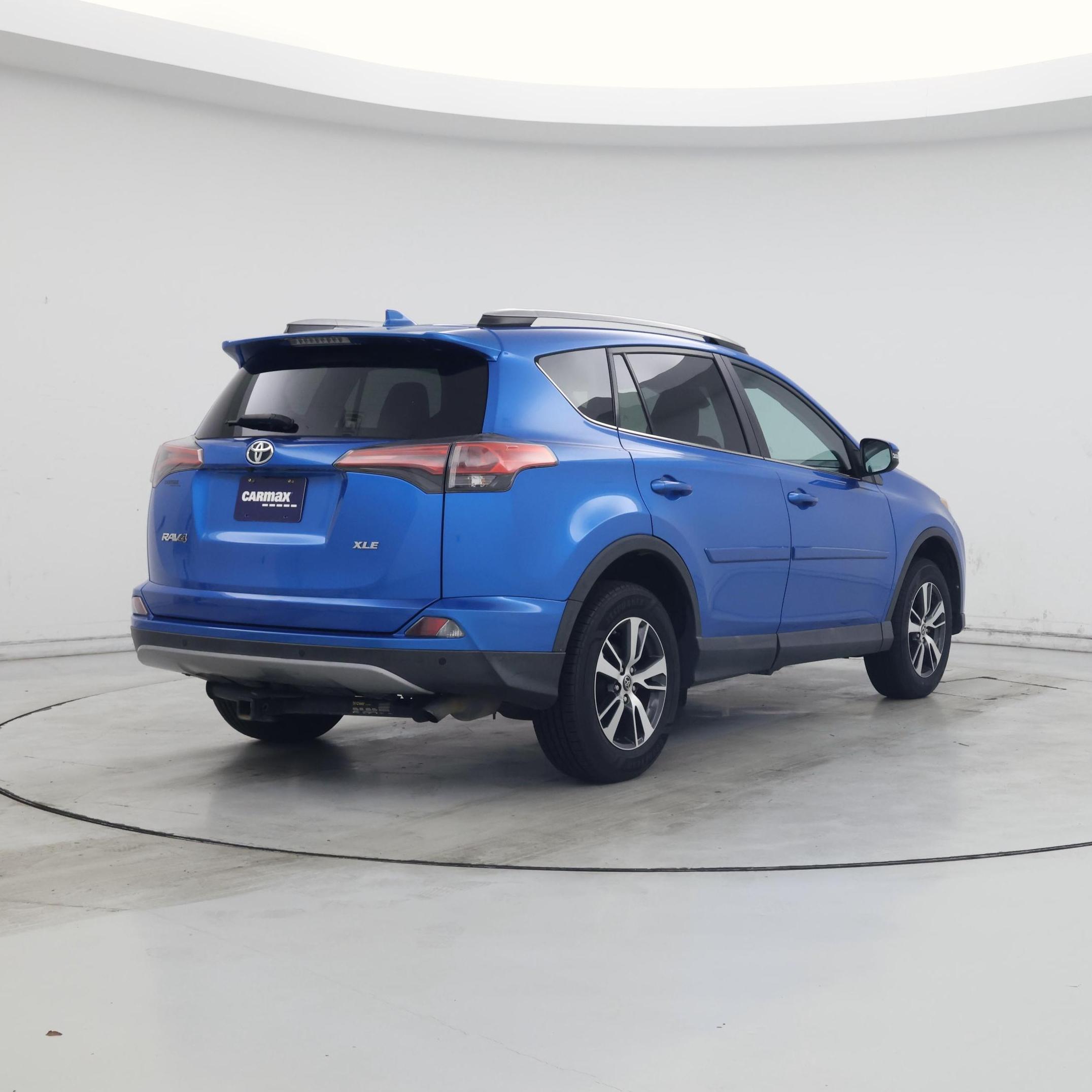 Thumbnail: 2018 Toyota RAV4 - 8