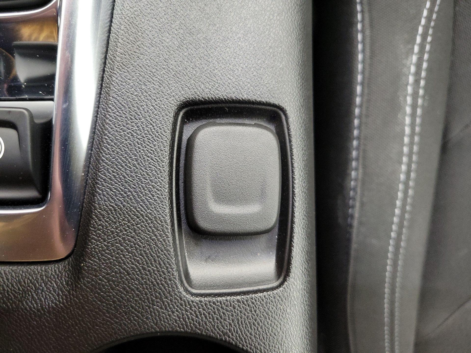 Thumbnail: 2023 Chevrolet Camaro - 18