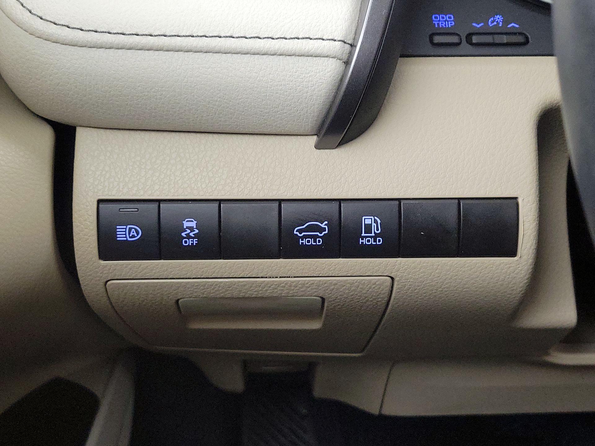 Thumbnail: 2023 Toyota Camry - 13