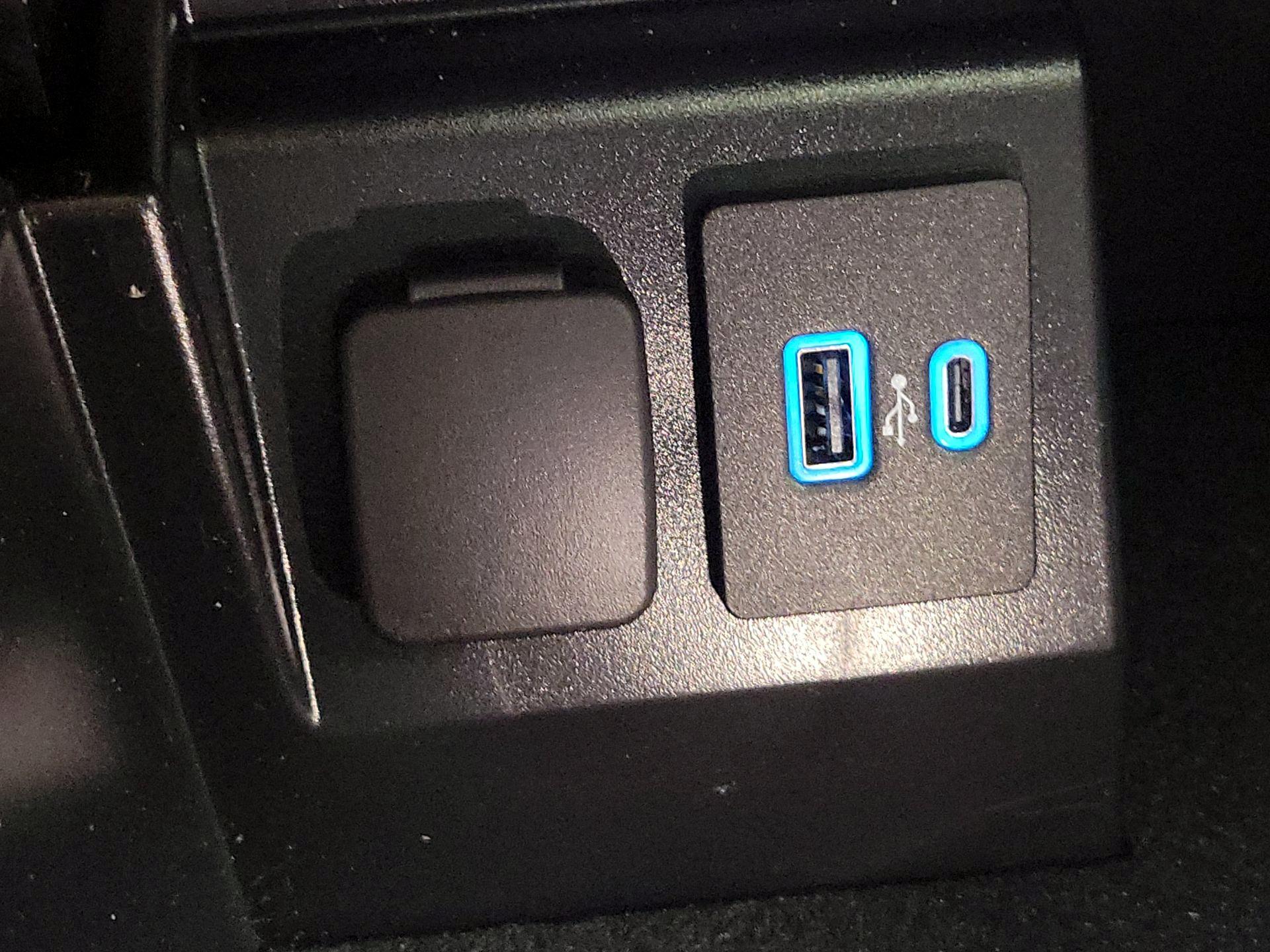 Thumbnail: 2022 Ford Explorer - 18