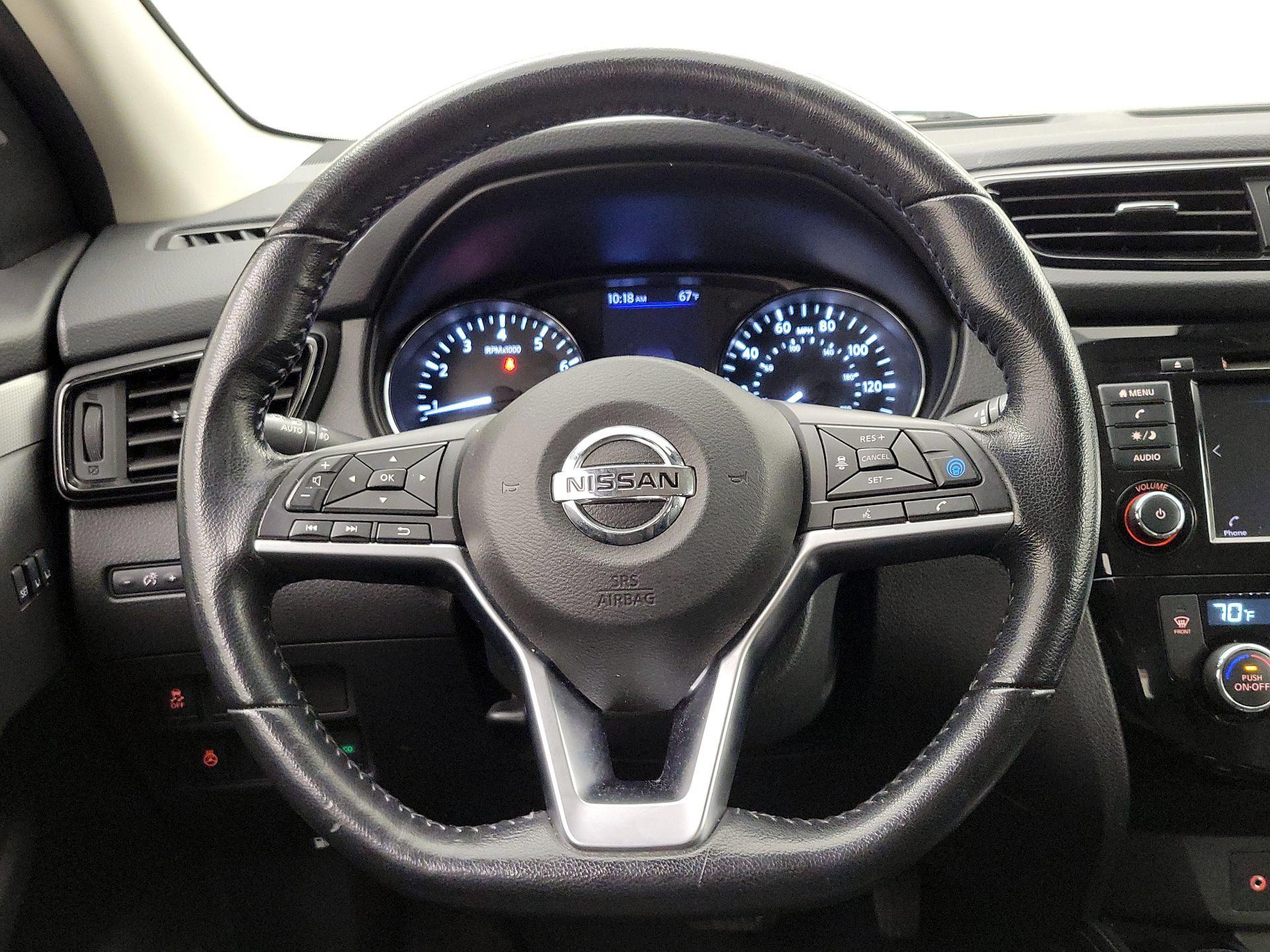 Thumbnail: 2020 Nissan Rogue Sport - 10